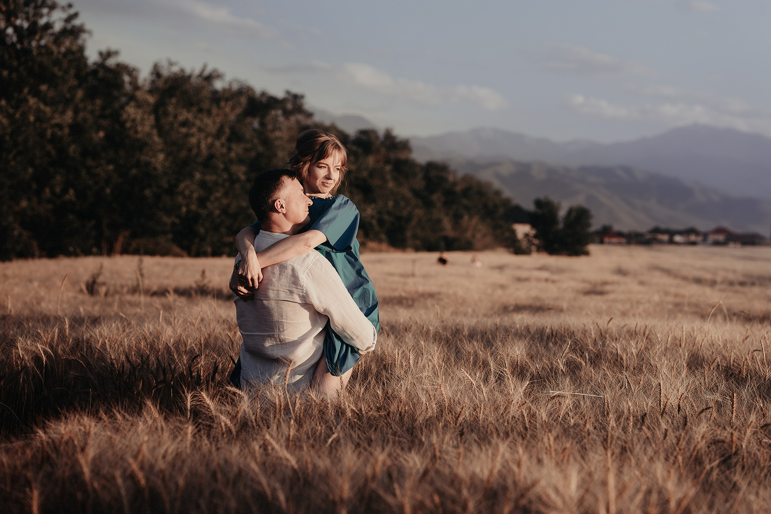 Аксана семейная в поле. Семейный фотограф, женский фототерапевт