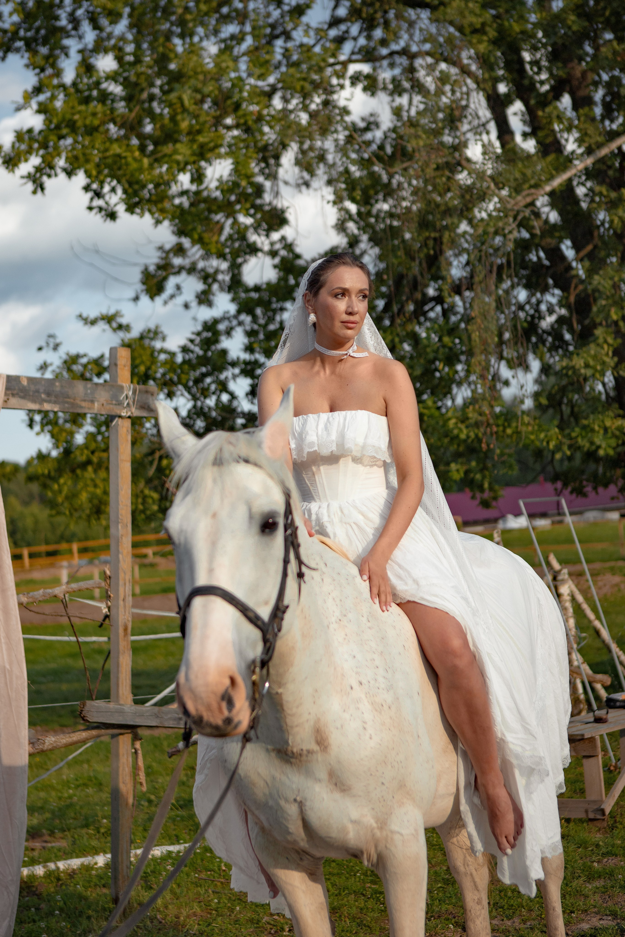 Свадебная фотосессия в Москве и Подмосковье. Свадебная фотосессия с лошадьми. Необычная фотосессия. Идеи для фотосъемки. Фотосессия на улице. Лучший фотограф Москвы.