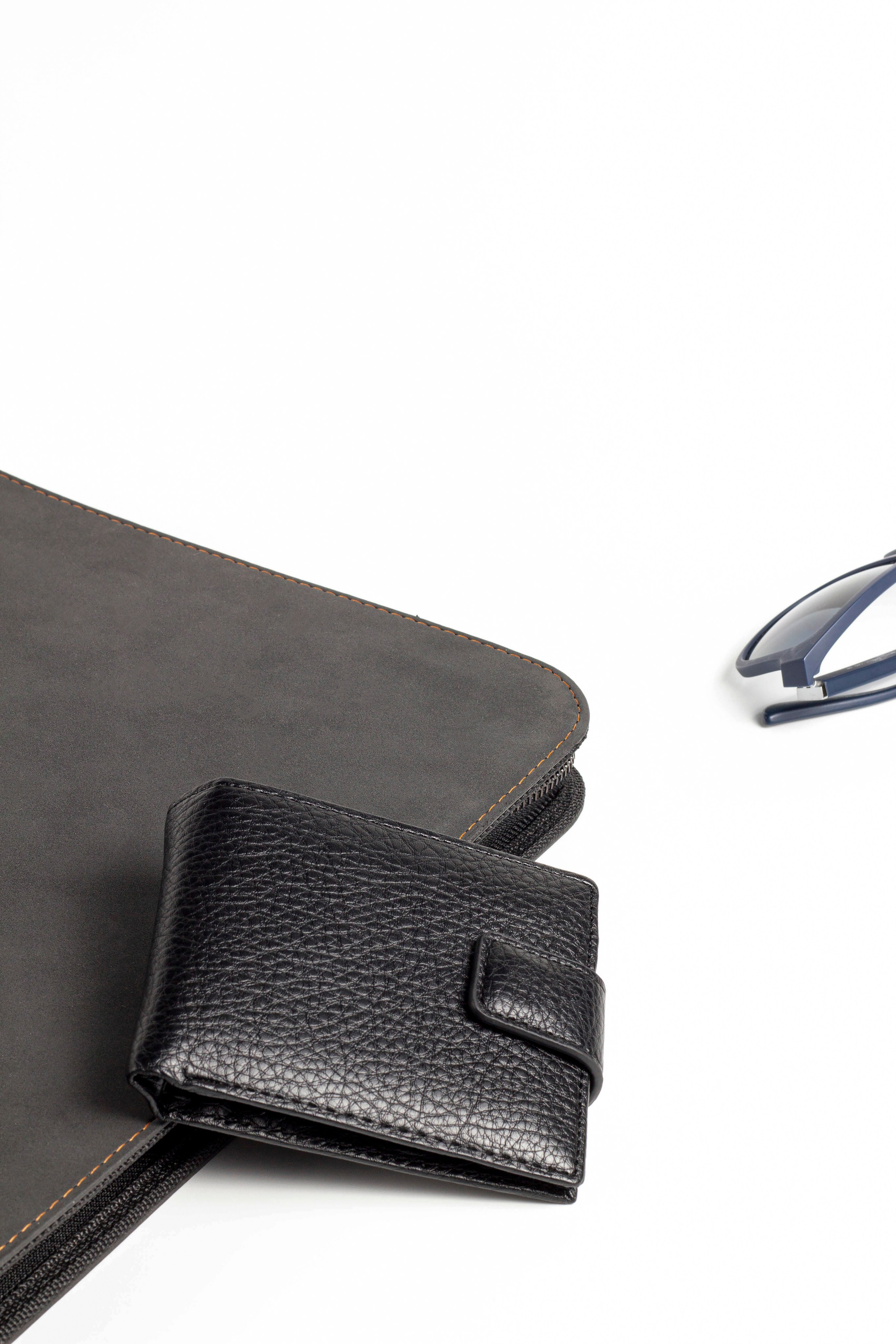 Предметная фотография изделий из кожи. Предметный фотограф в Москве и Московской области