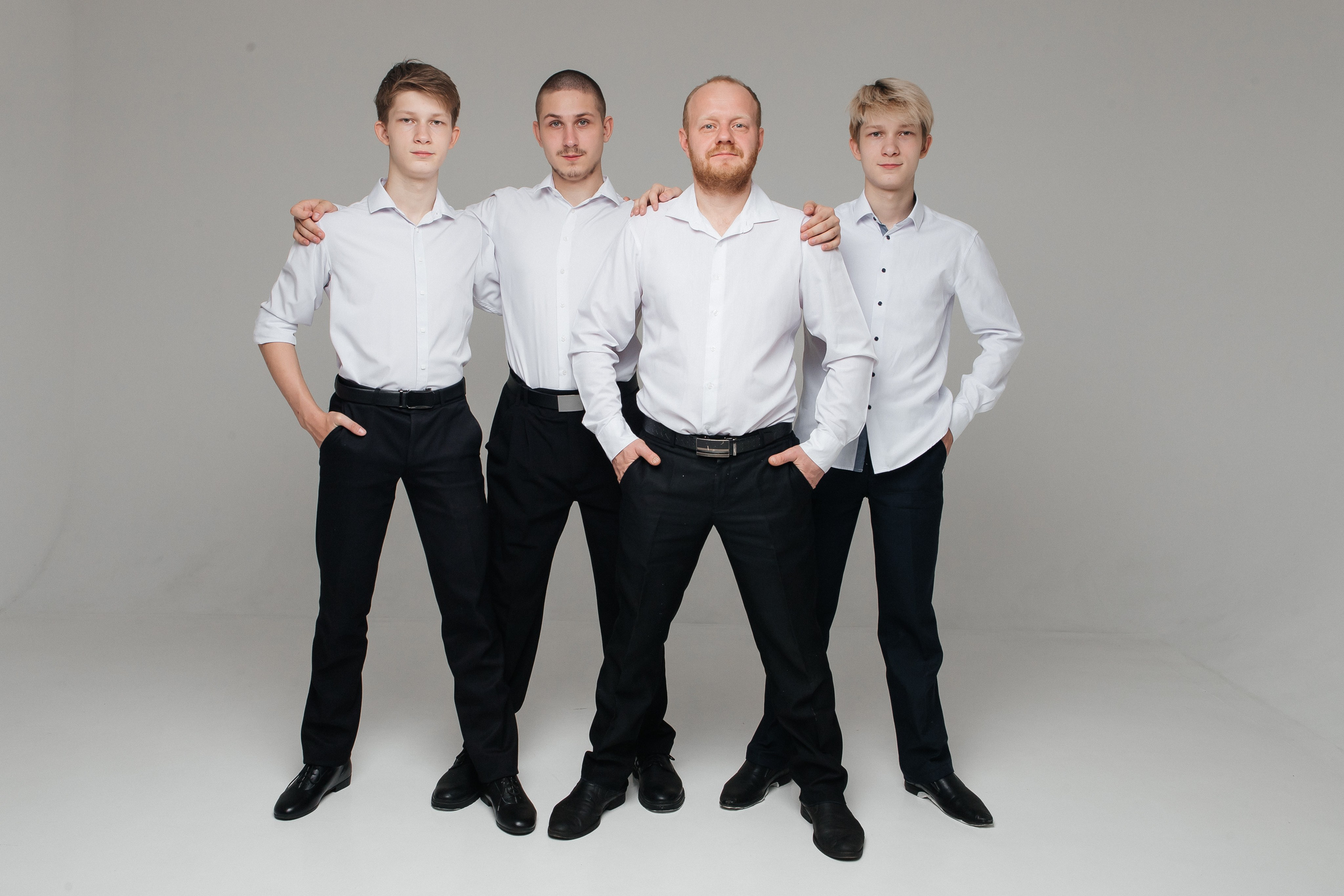 Семейная фотосессия. Фотограф Иркутск. Семейный фотограф в Иркутске. Студийная фотосессия. фотографии в студии. Фотограф семей в студии. 