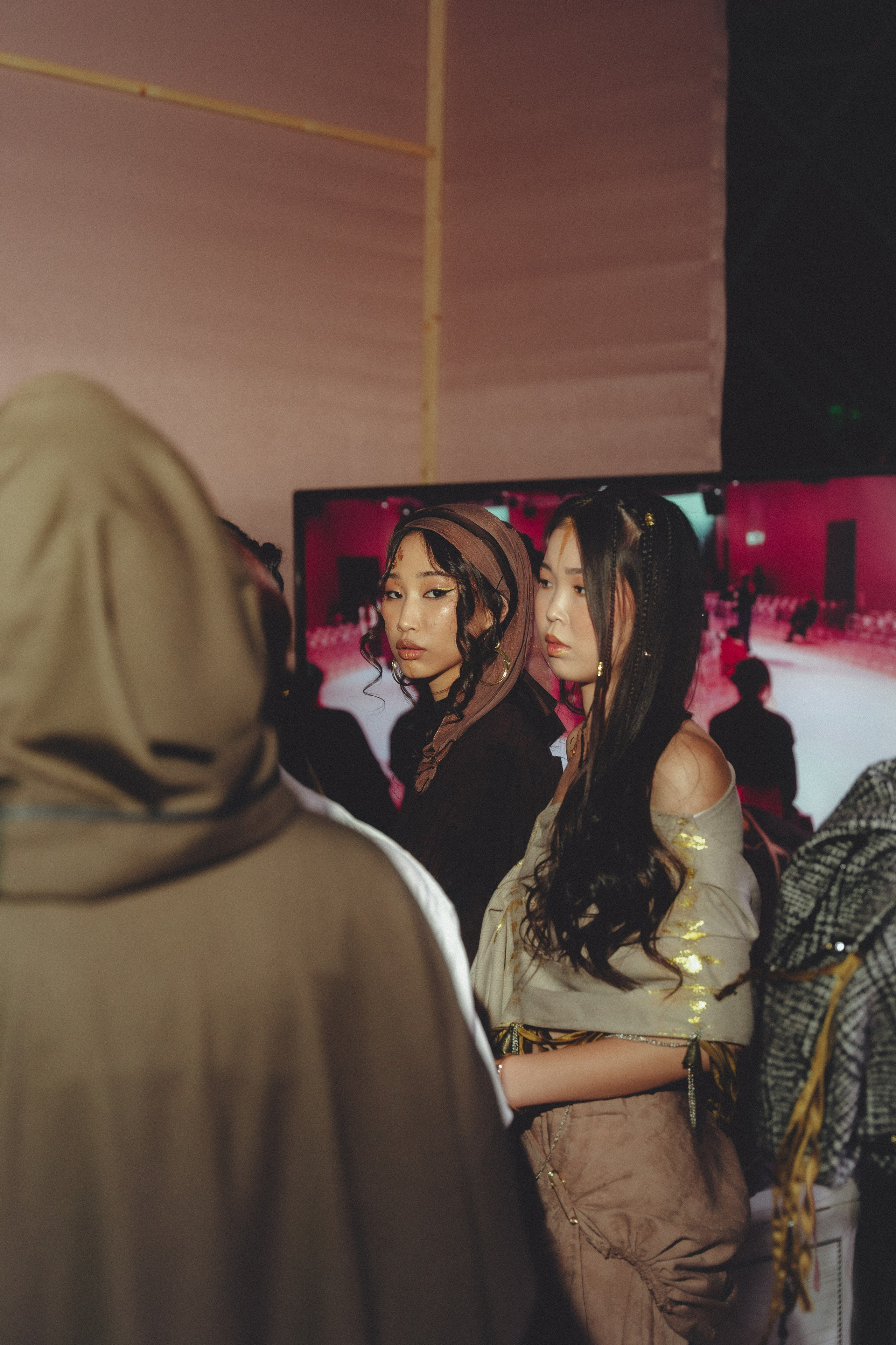 VISA FASHION WEEK ALMATY SS26 / BACKSTAGE ZONE