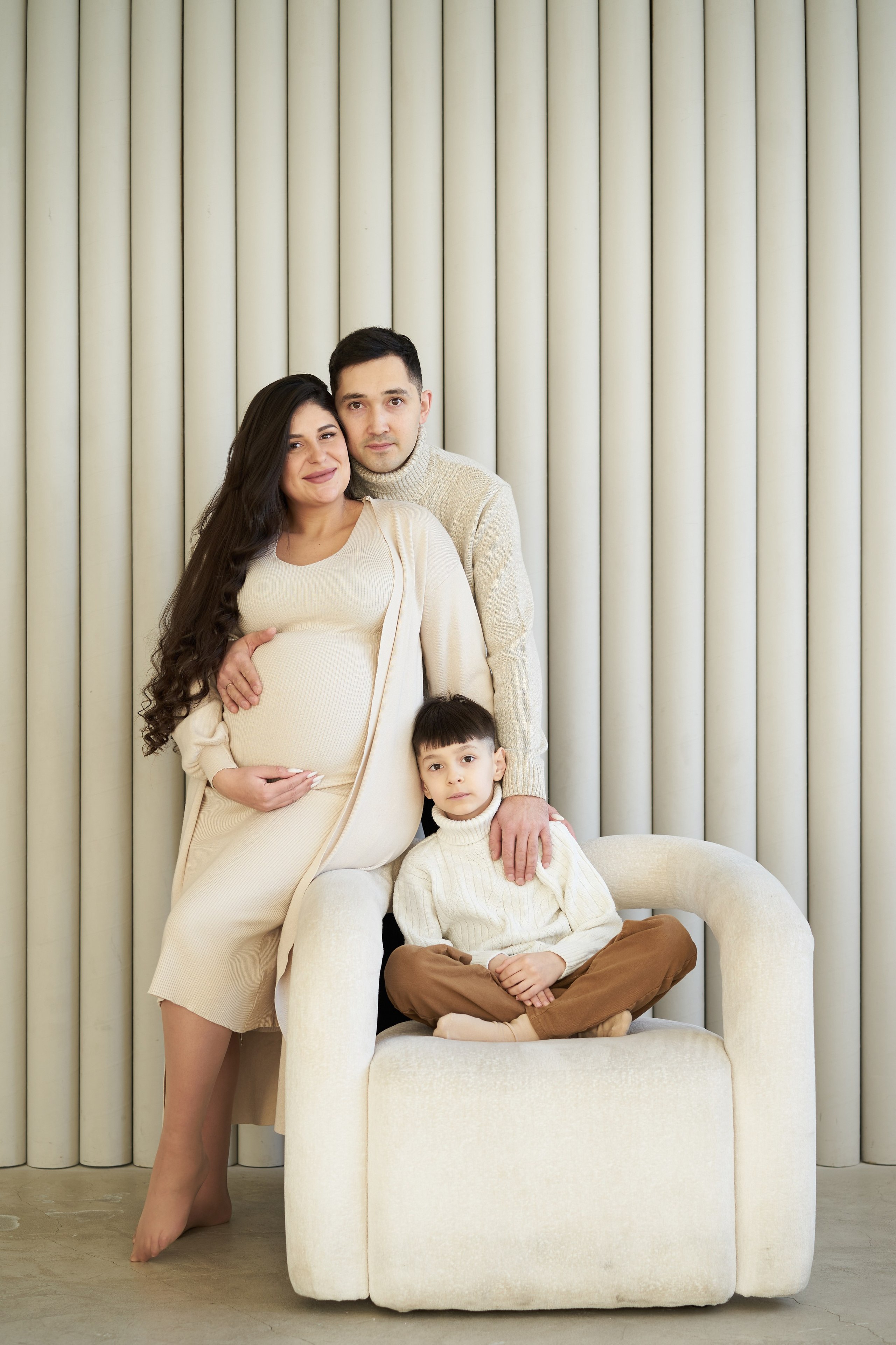 Семейная фотосессия в студии. Фотограф Екатеринбург Кокшарова Александра