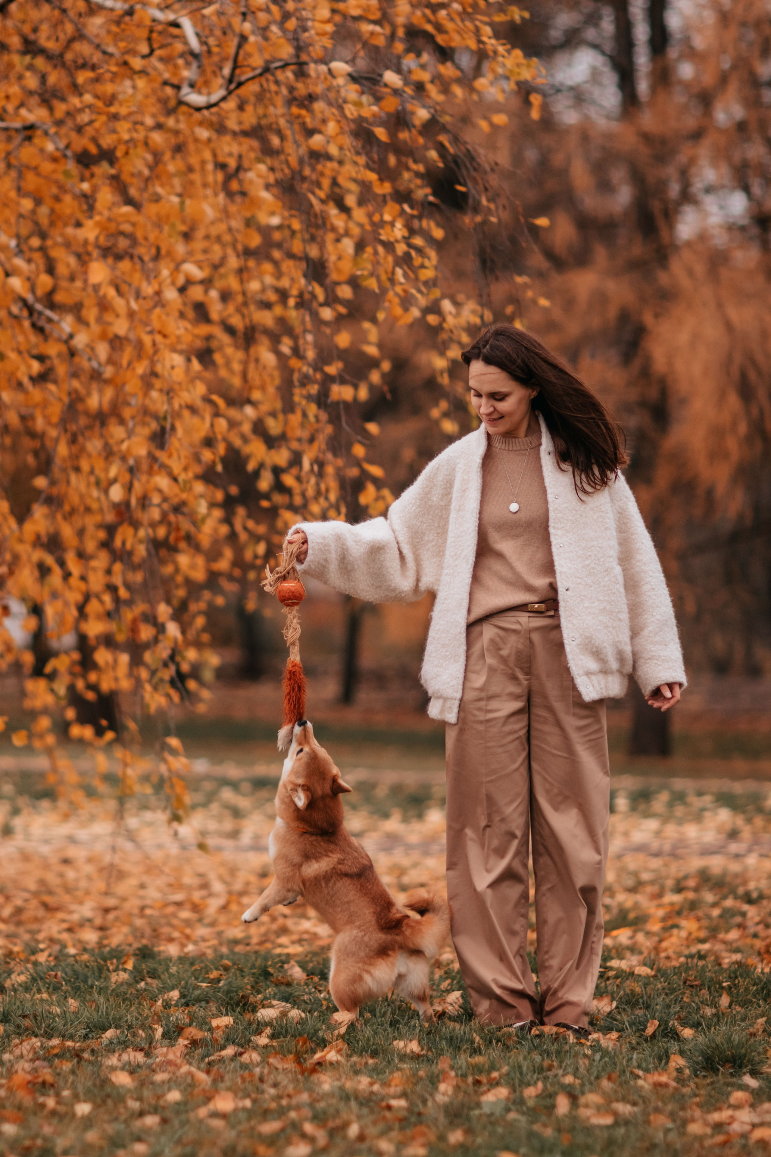 Анна и Айма в осеннем лесу. Семейный фотограф анималист Мария Крючкова