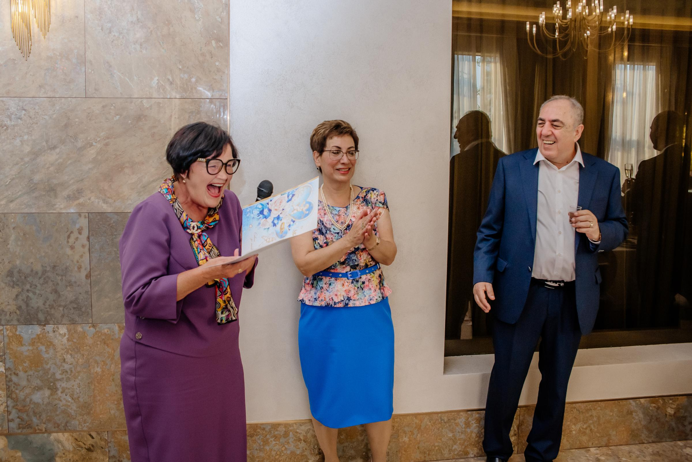 эмоции гостей на банкете в усадьбе видная