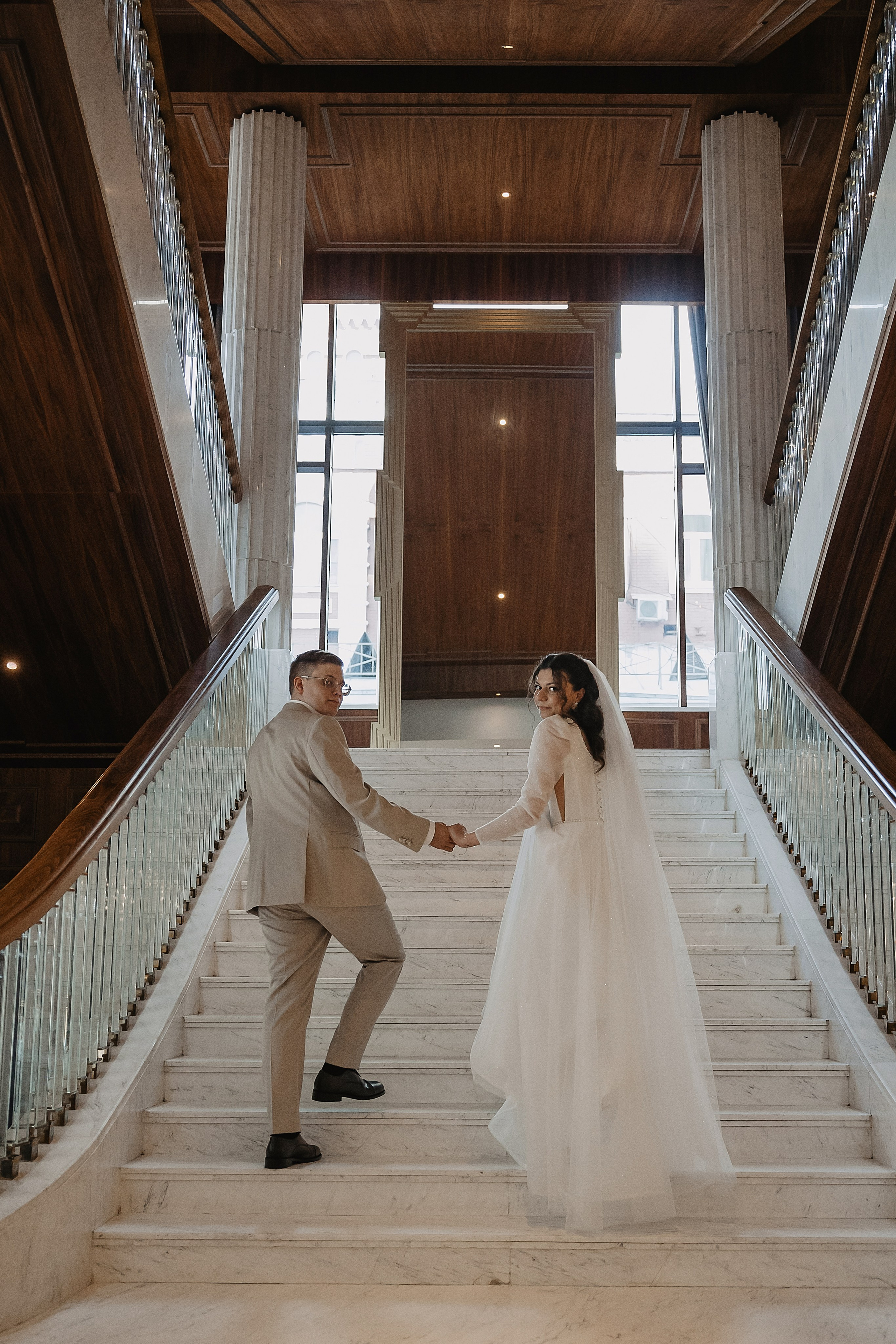 Свадебная фотосессия в отеле Marriott Imperial Plaza. Свадебный фотограф в Москве Дарья Олендарёва