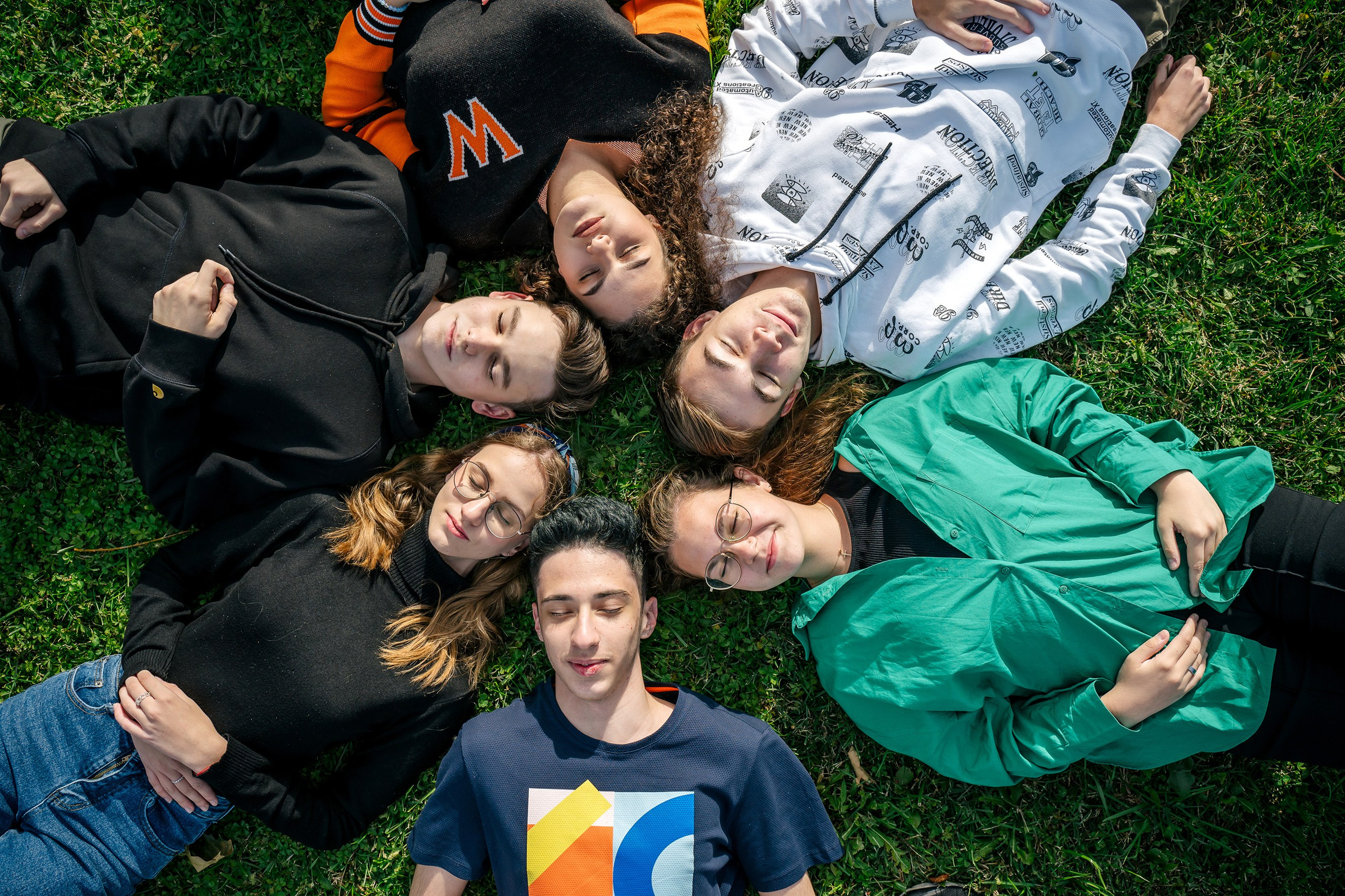 Фотографии с друзьями. Выпускные альбомы, школьные фотосессии в городе Новороссийске