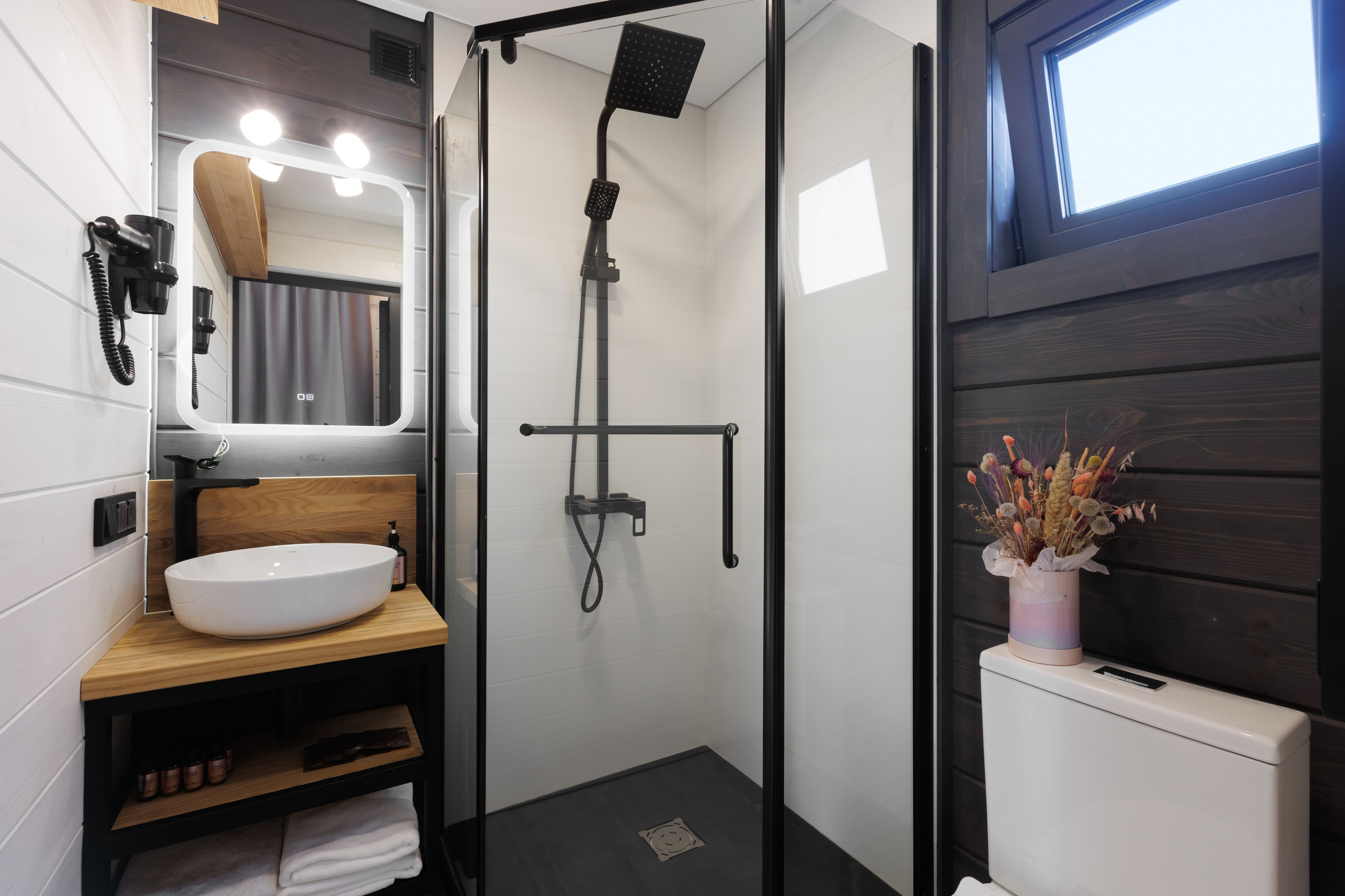 Тропы Батилиман — рекламная фотосъёмка глэмпинга на Южном берегу Крыма. Свадебный фотограф, фотосъемка в Крыму, Севастополе, Симферополе, Ялте