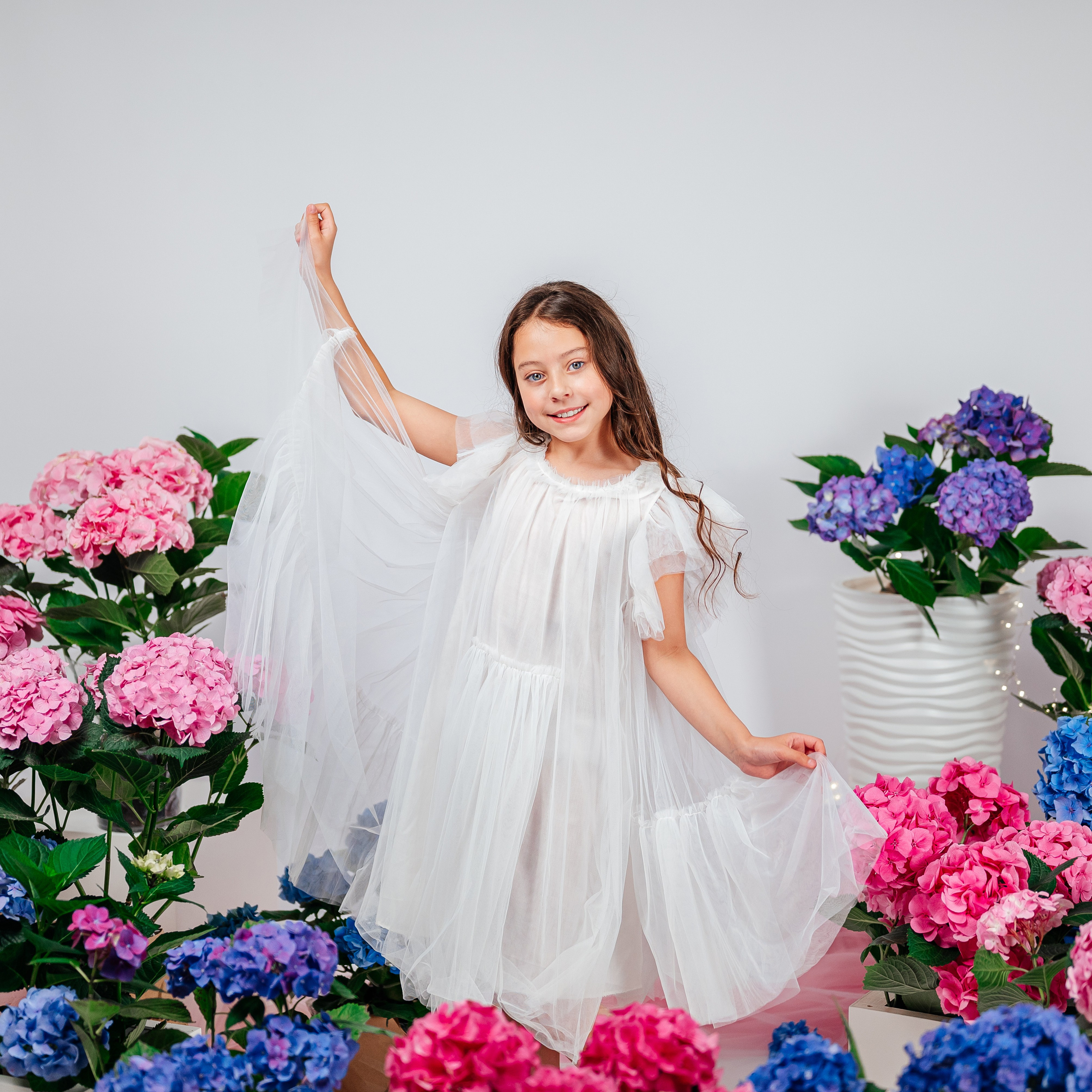 Вероника и гортензии. Семейный фотограф в Краснодаре