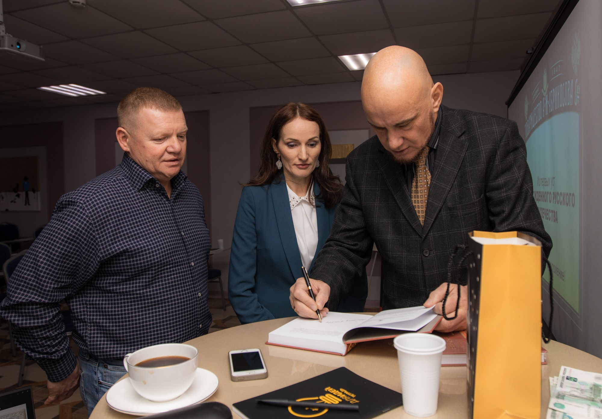 Встреча с потомком шоколадной фабрики Абрикосовых. Репортажный, промышленный и маркетплейс-фотограф Дмитрий Чернат