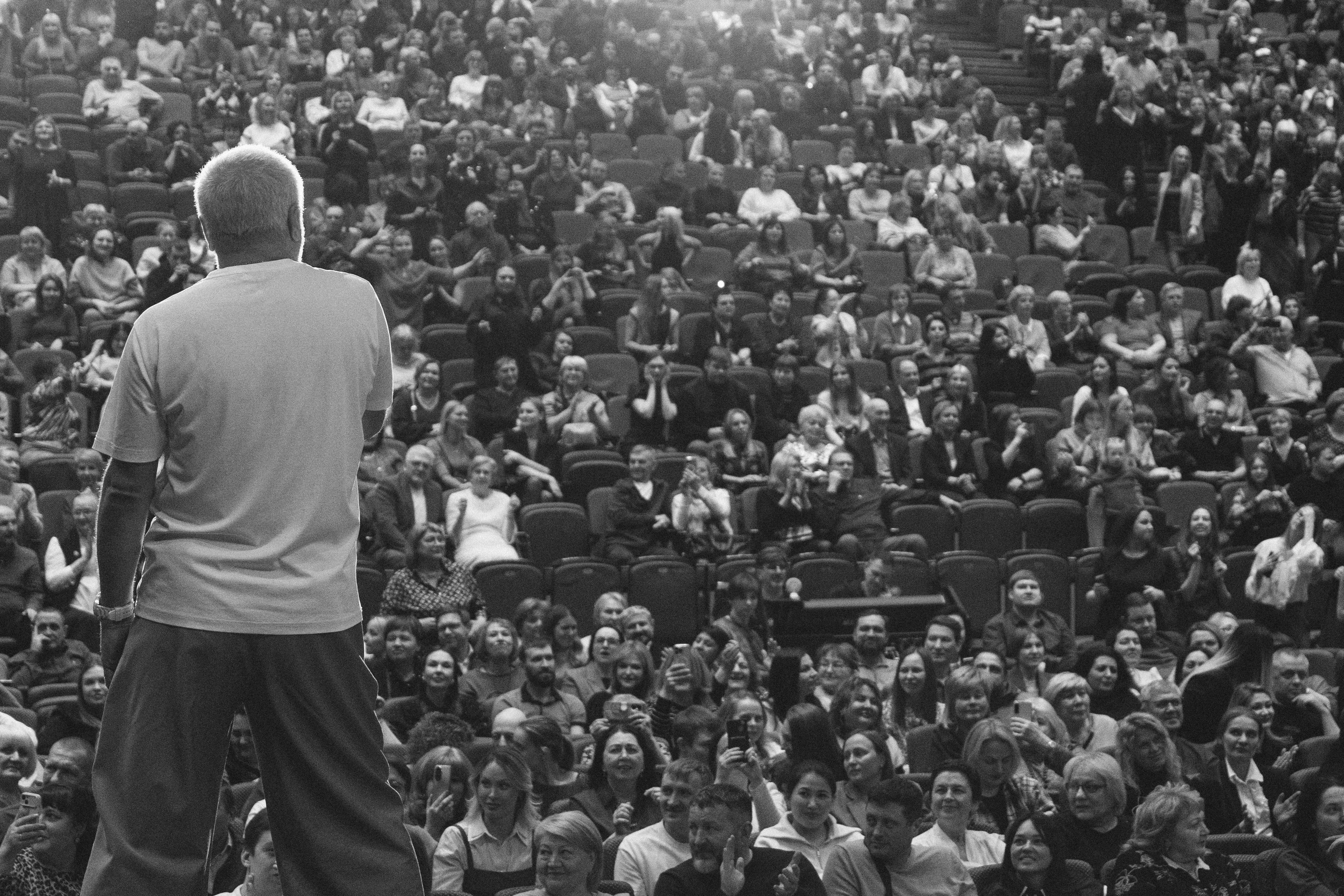 Сосо Павлиашвили в Красноярске 19.02.26. Фотограф Красноярск съемки лавстори, фотосессия в студии, портретная съемка, творческие фотосессии