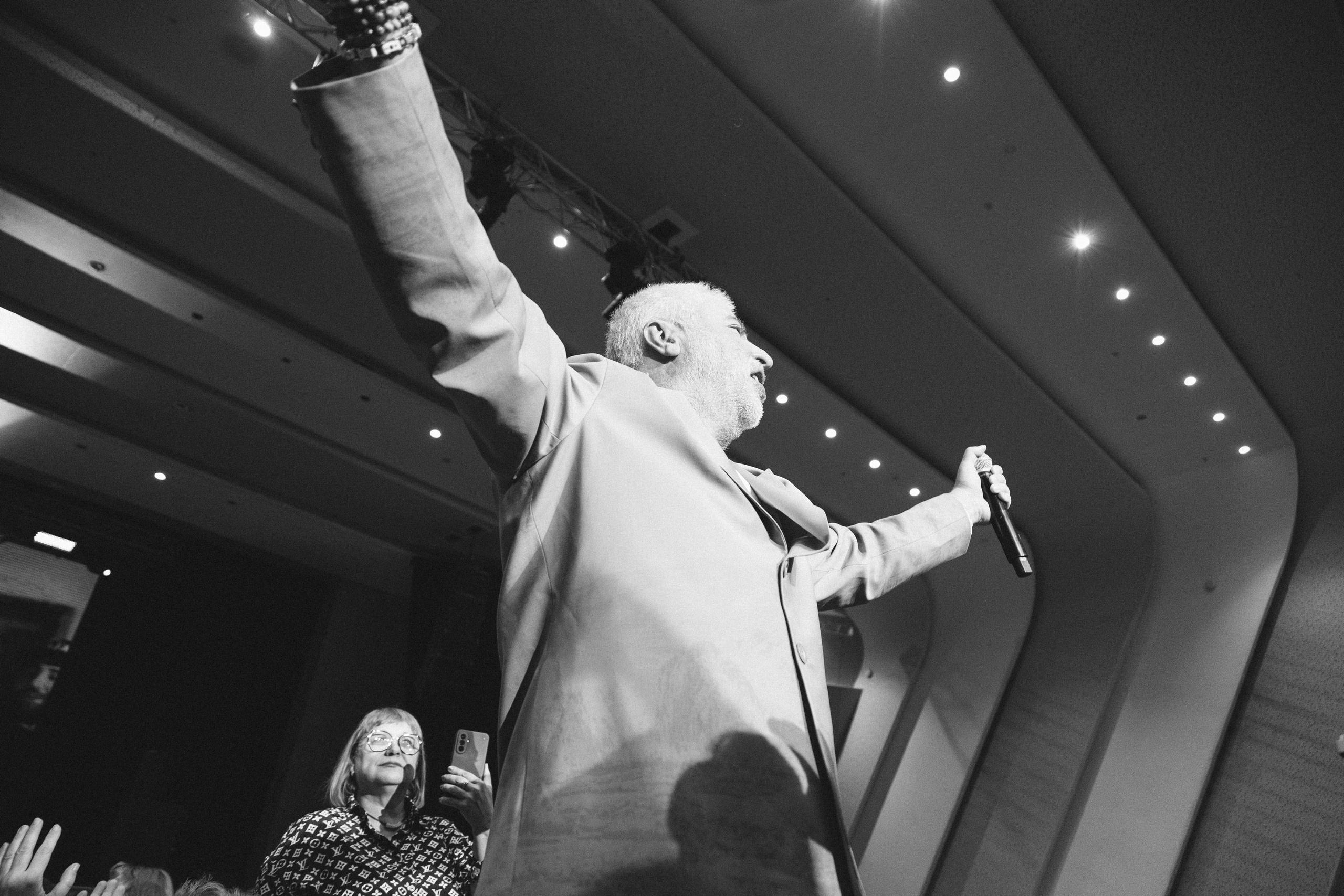 Сосо Павлиашвили в Красноярске 19.02.26. Фотограф Красноярск съемки лавстори, фотосессия в студии, портретная съемка, творческие фотосессии