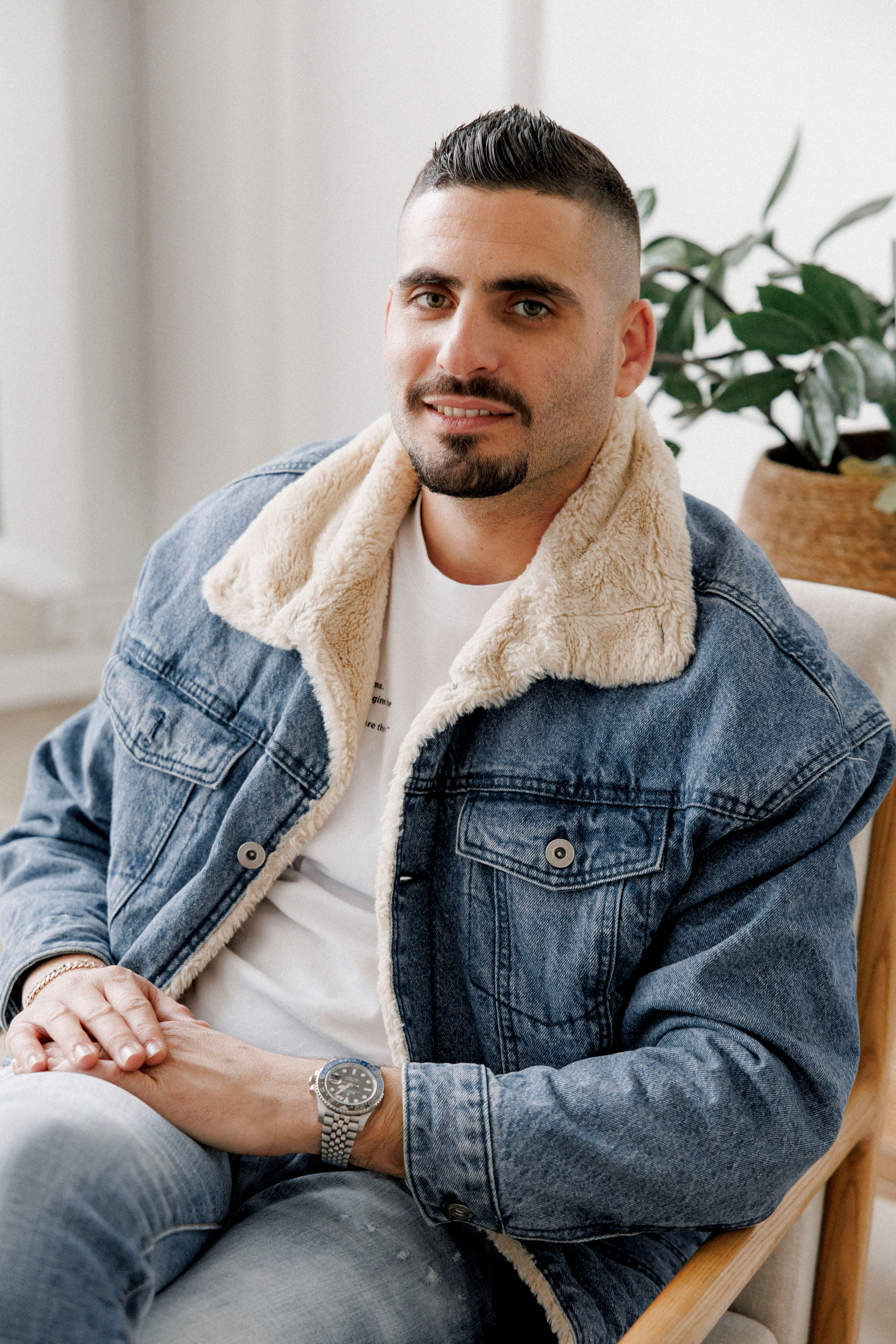 Family photoshoot in White Studio. Wedding and family photographer