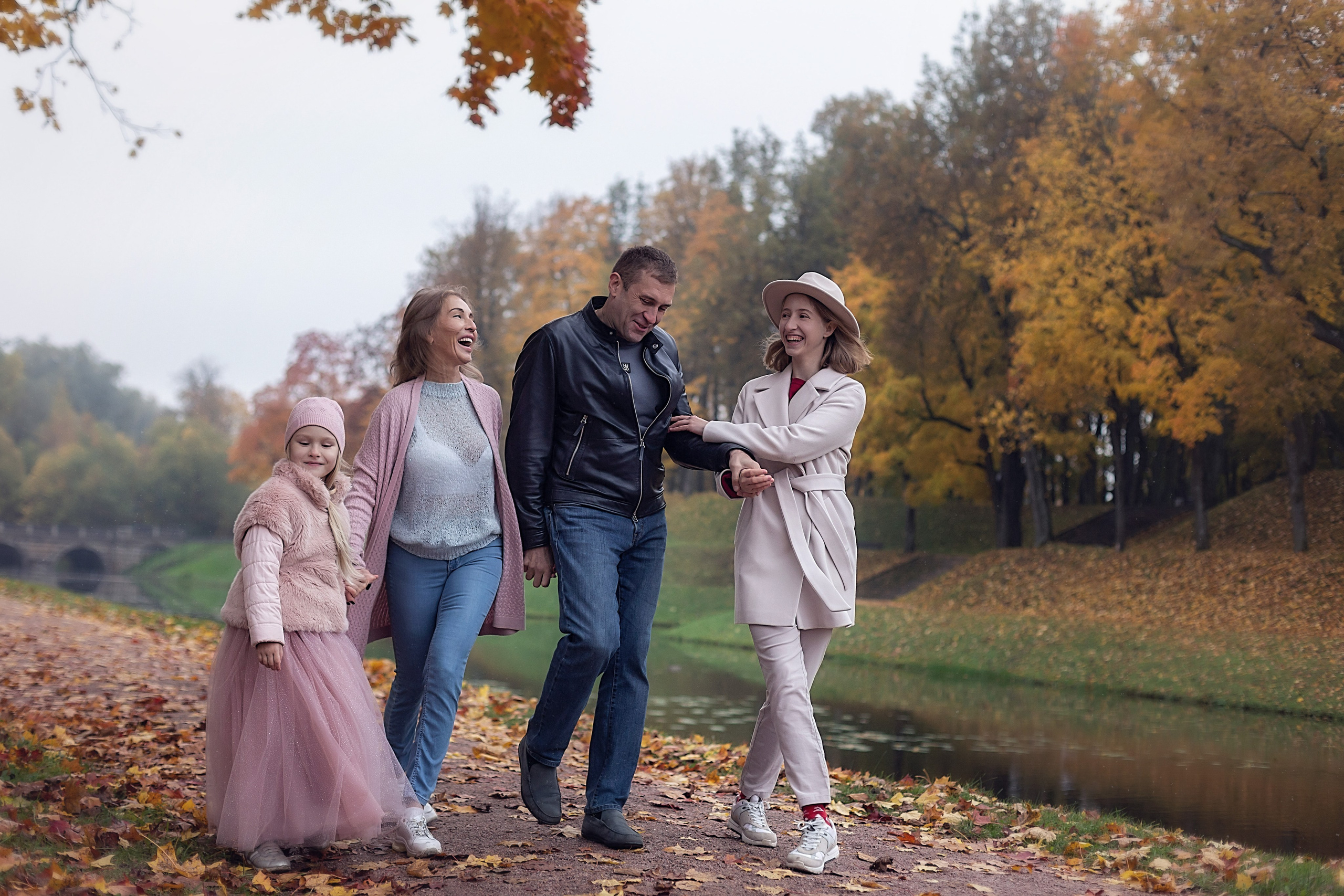 Прогулка в Гатчинском парке. Семейный фотограф в Санкт-Петербурге