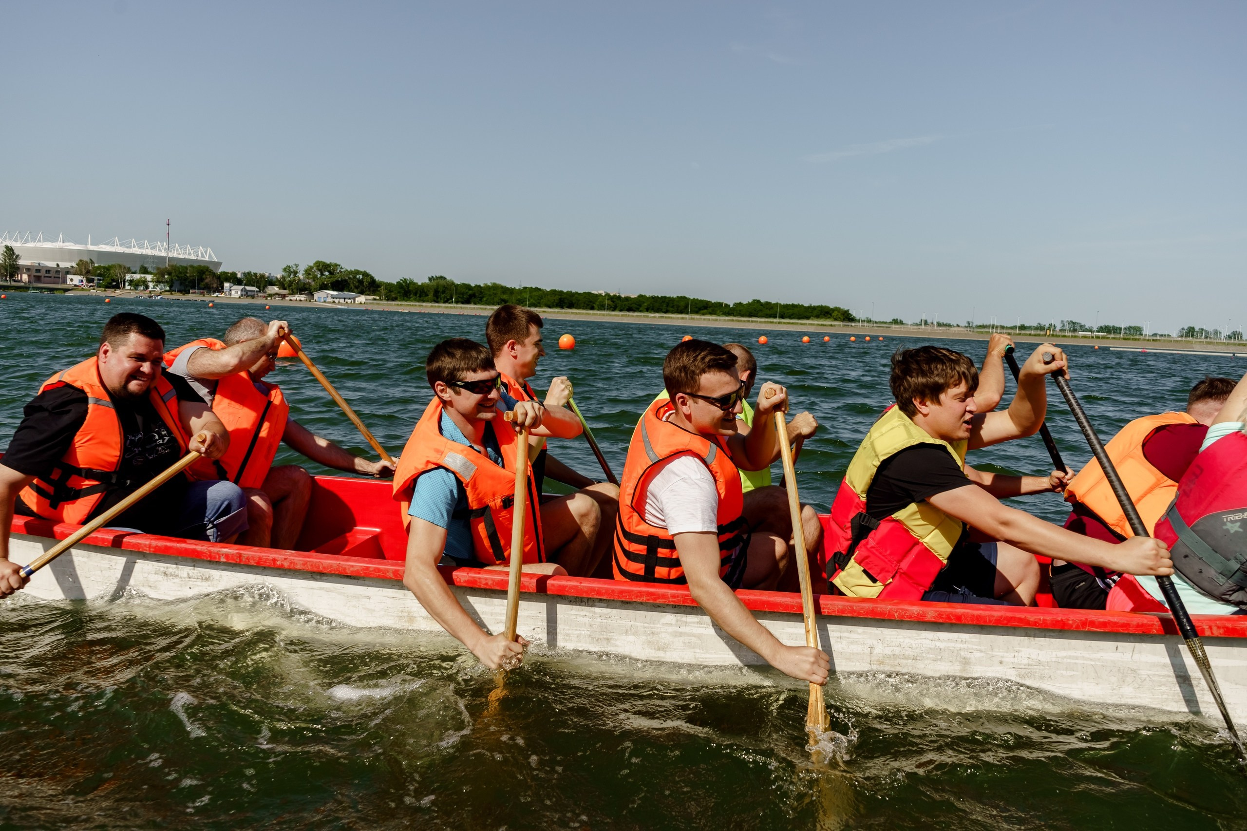 Соревнования на лодках-драконах. Студия событий ДЕЙЗИ. Организация мероприятий. Свадебное агентство в Ростове-на-Дону. Свадебный организатор. Организация свадьбы под ключ