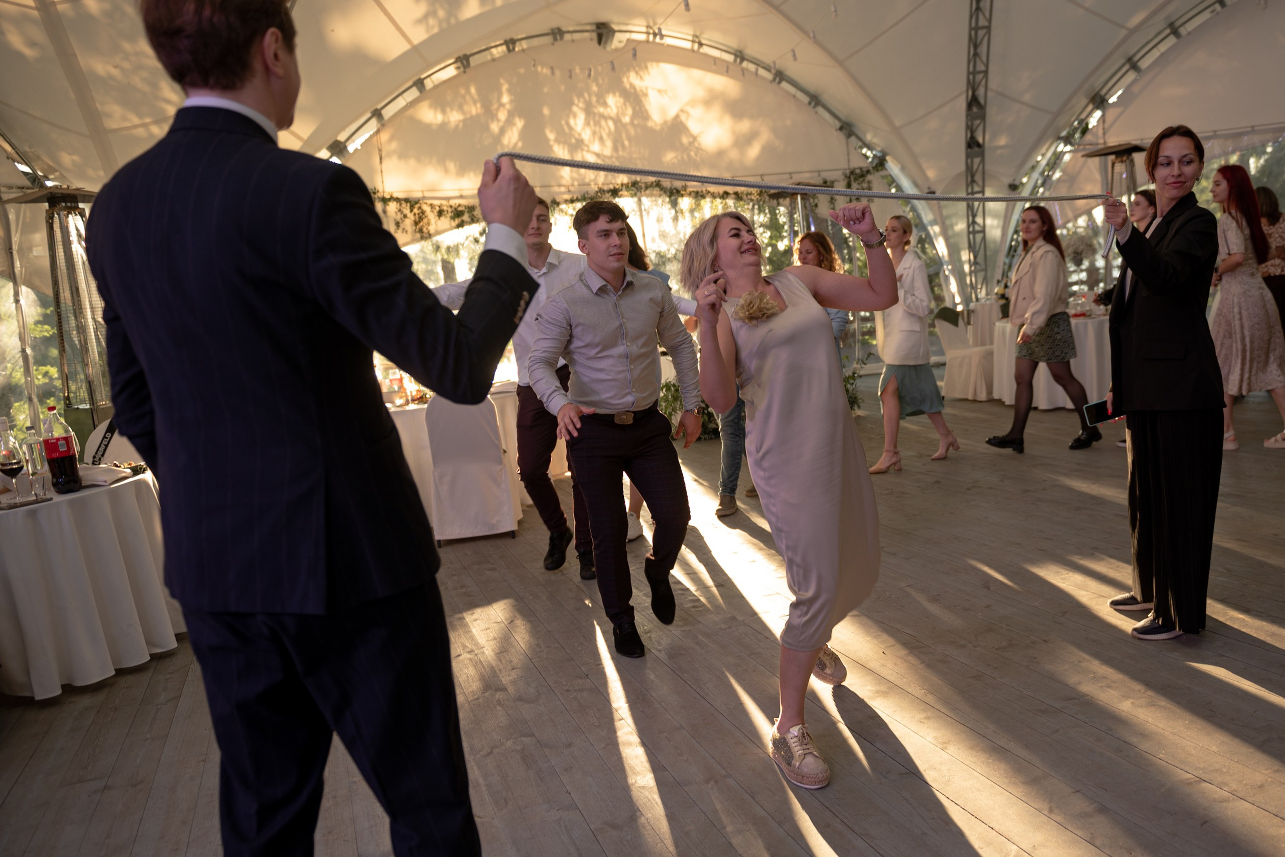 Весь день под дождем, вечером закат на озере. Свадебный и семейный фотограф София Невская