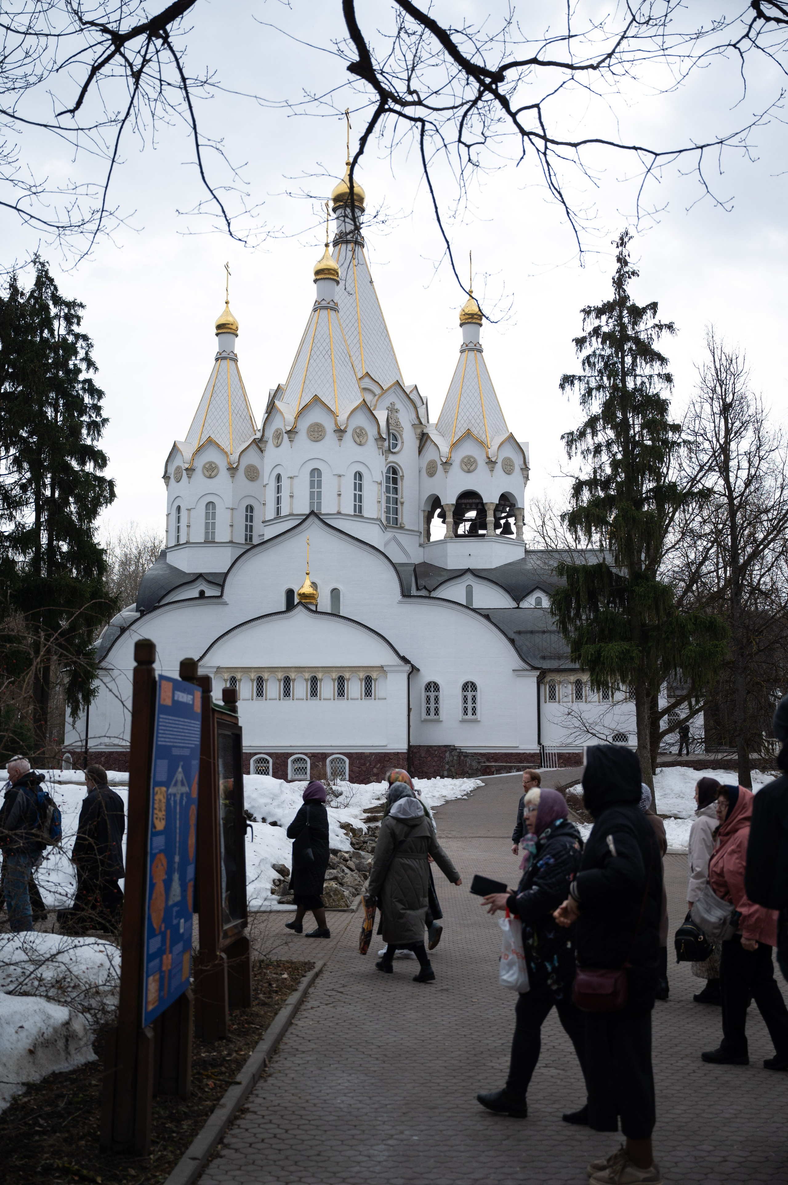 Паломническая поездка на Бутовский полигон. Антон и Татьяна Денисенко — В храме