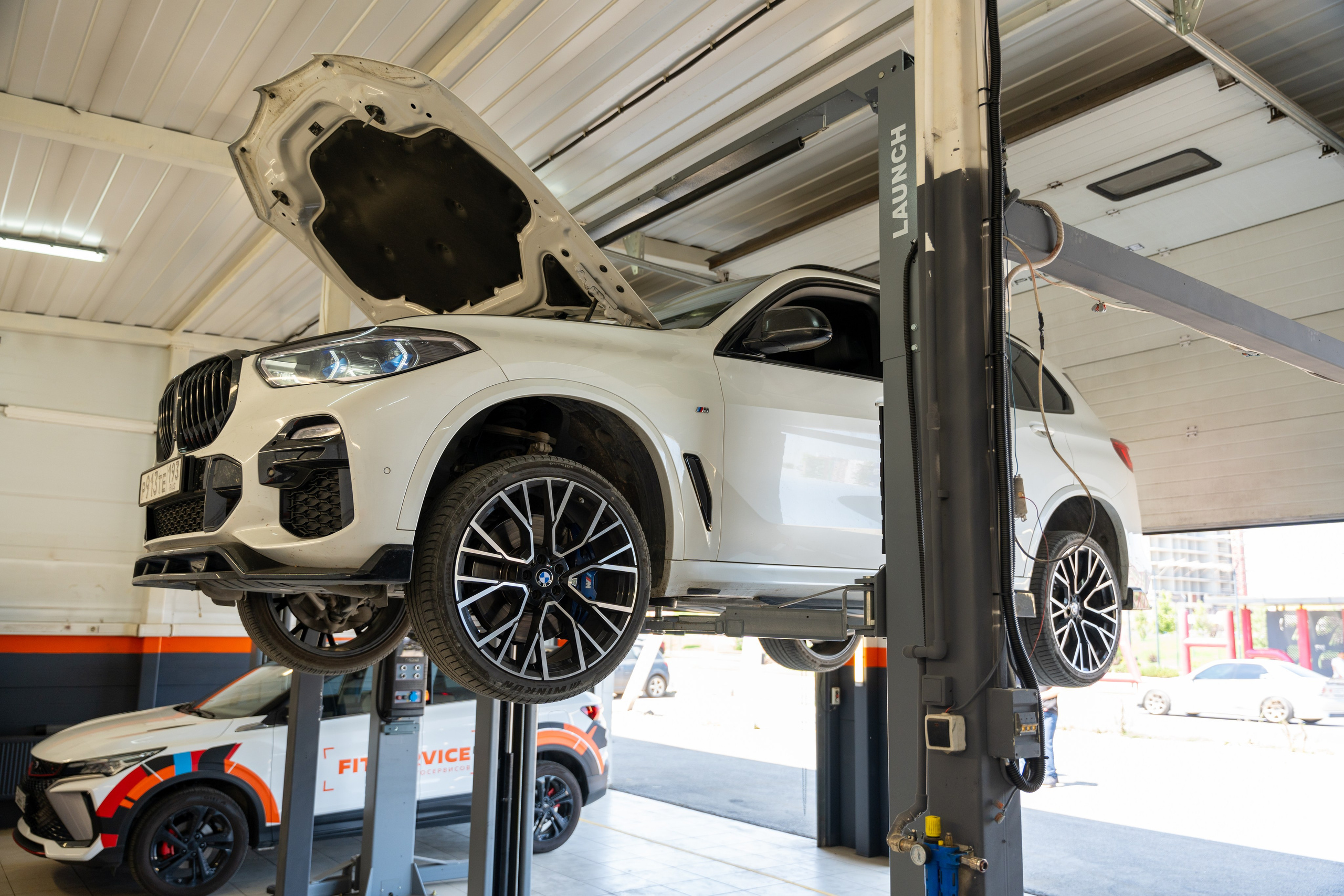 Интерьерная фотосъемка автосервиса Fit Service в Краснодаре — сеть СТО Профессиональная фотосъемка интерьера техцентра в Краснодаре. Шедевры для Вас! Фотограф и Видеограф в Краснодаре Пахиев Руслан