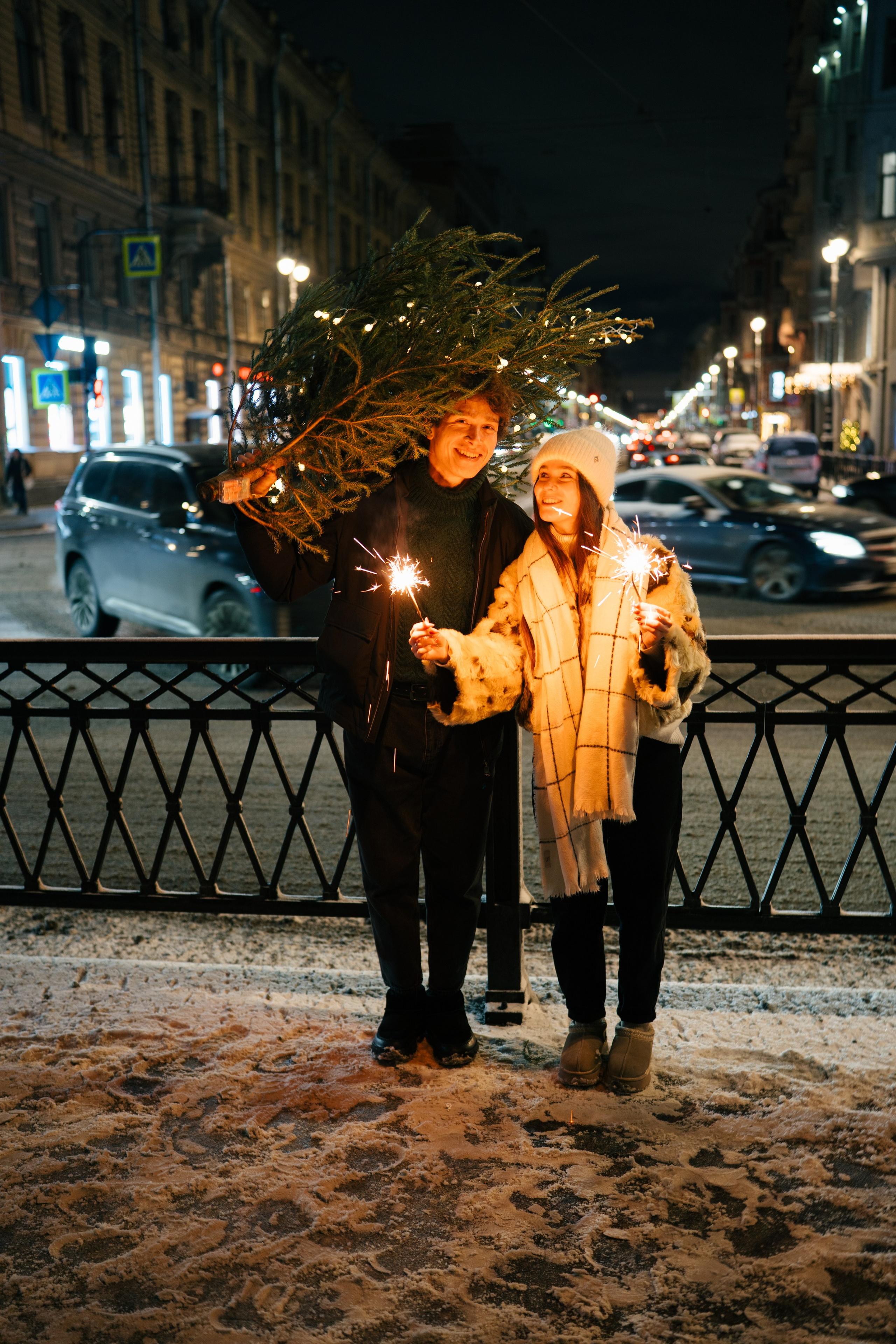 НОВОГОДНЯЯ ПРОГУЛКА ПАРЫ ПО ЧЕРНЫШЕВСКОЙ ПЕРЕД НОВЫМ ГОДОМ. Профессиональный фотограф, Санкт-Петербург — Виктория Богомолова