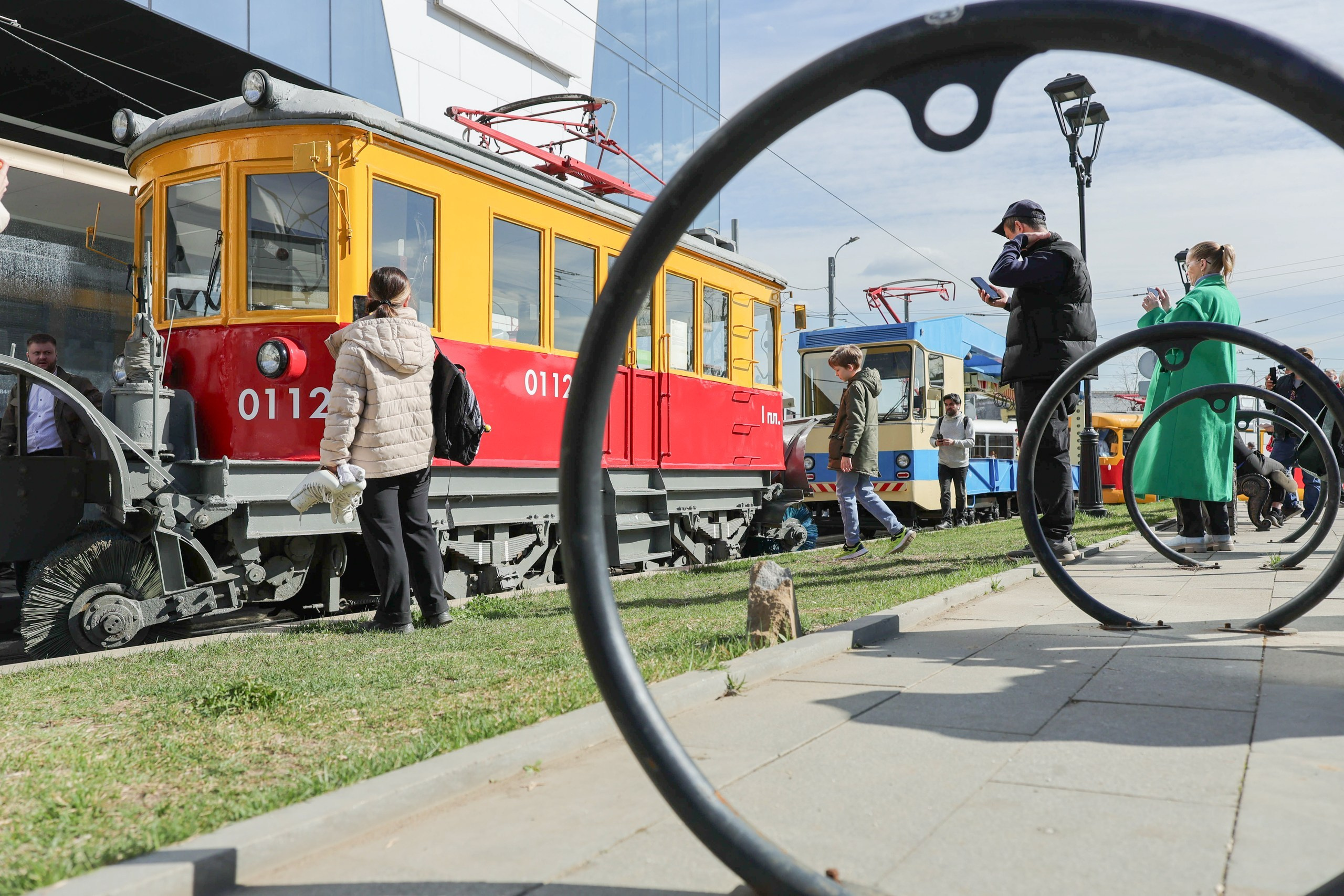 Парад трамваев. Репортажный, архитектурный, театральный и файн-арт фотограф Лена Мельникова в Москве