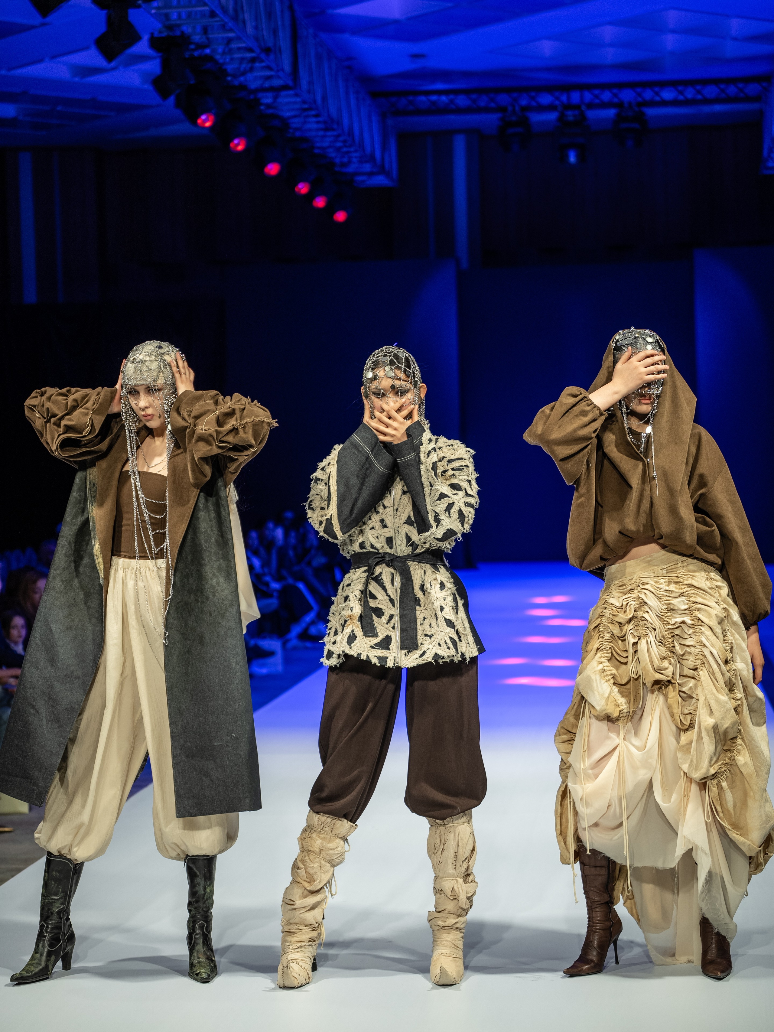 Eurasia Fashion Week 2026 Dissonance 02. Сайт Алматинского НЮ АРТ, будуар и фэшн фотографа Дениса Карпенко