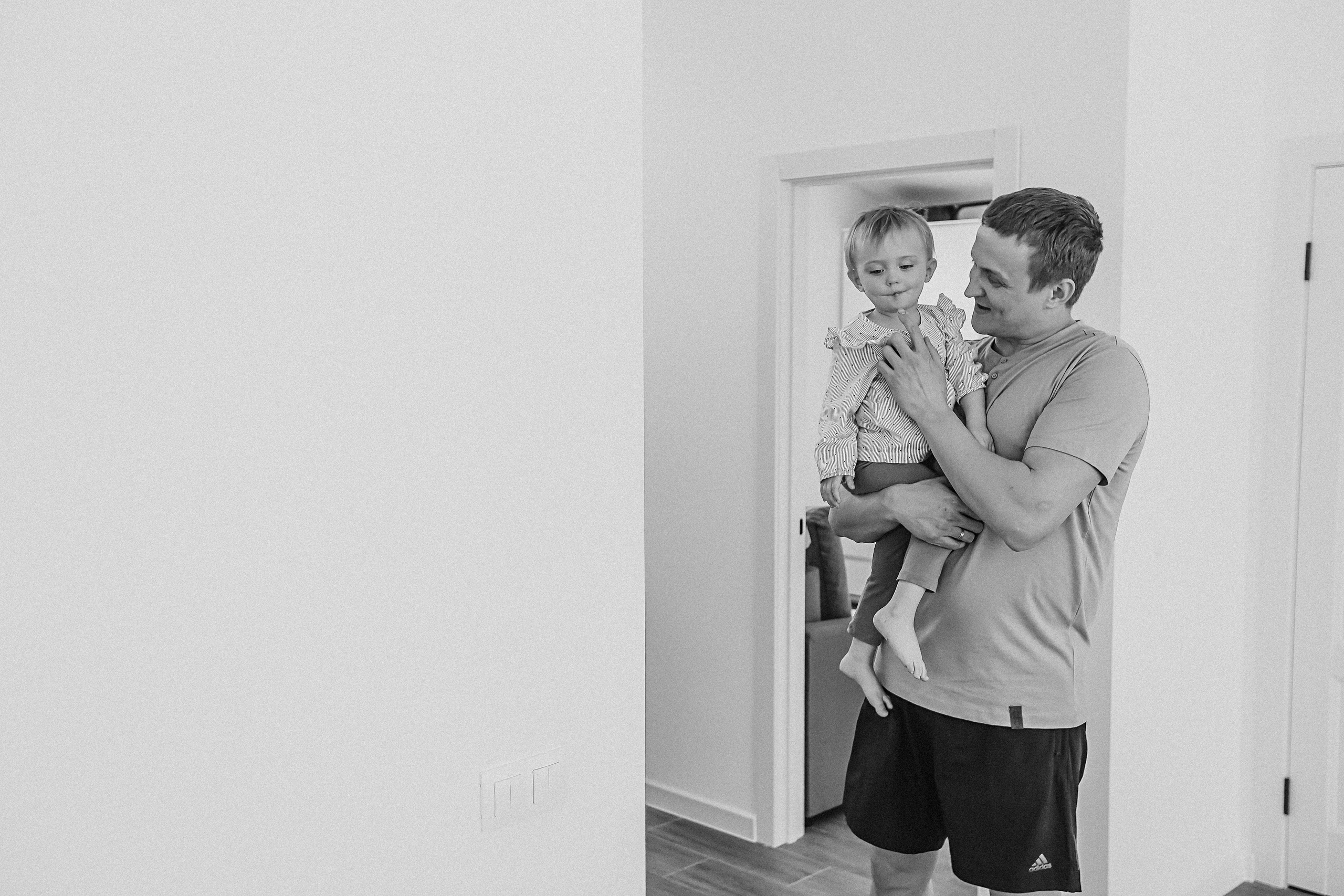 Семейная в домике (репортаж). Семейный фотограф Тюмень, фотограф на роды Салмина Мария