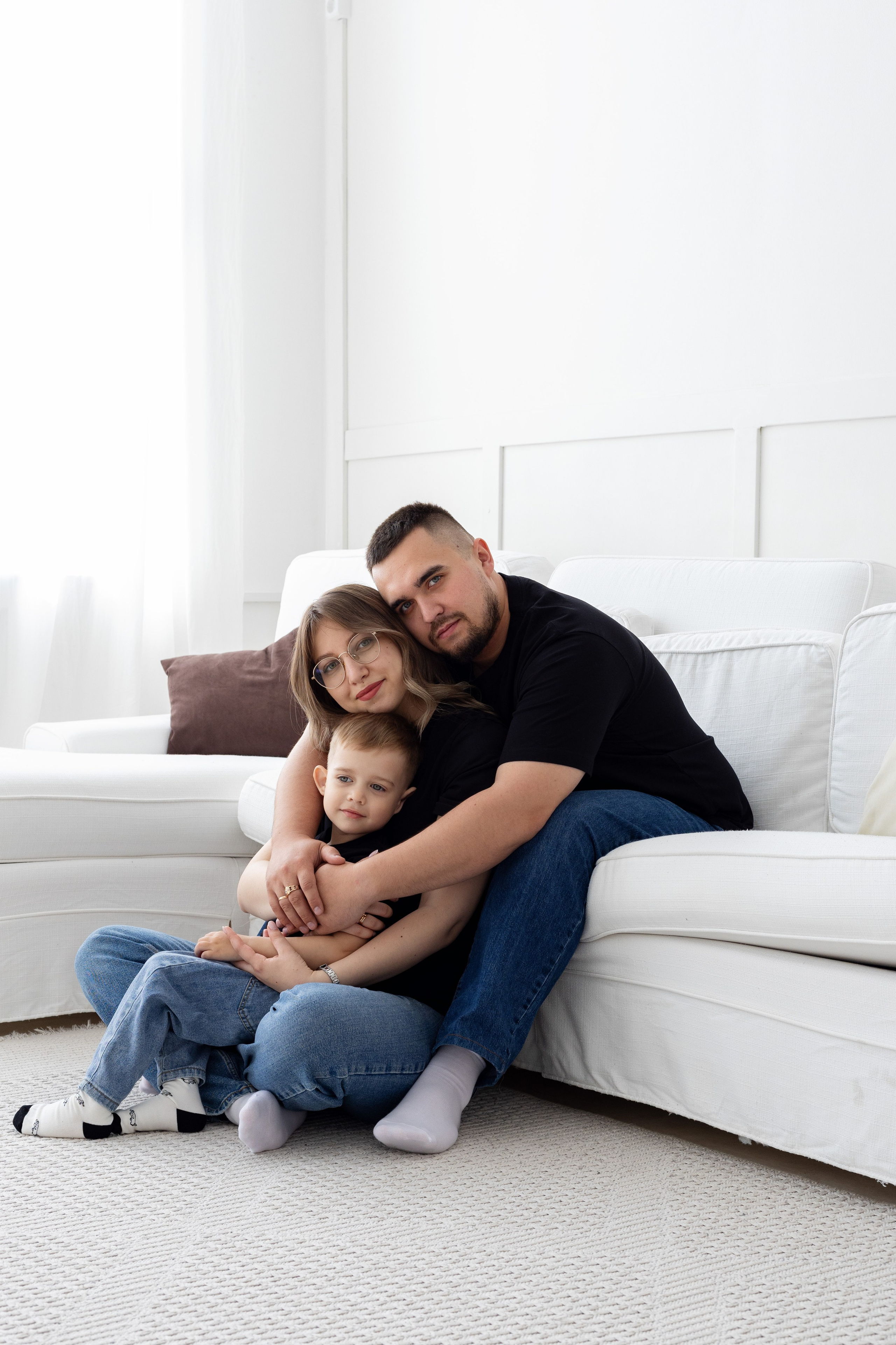 Семейная фотосессия в студии (Михаил, Крестина и Макар). Женский фотограф в Орске Новотроицке Динара Долганова