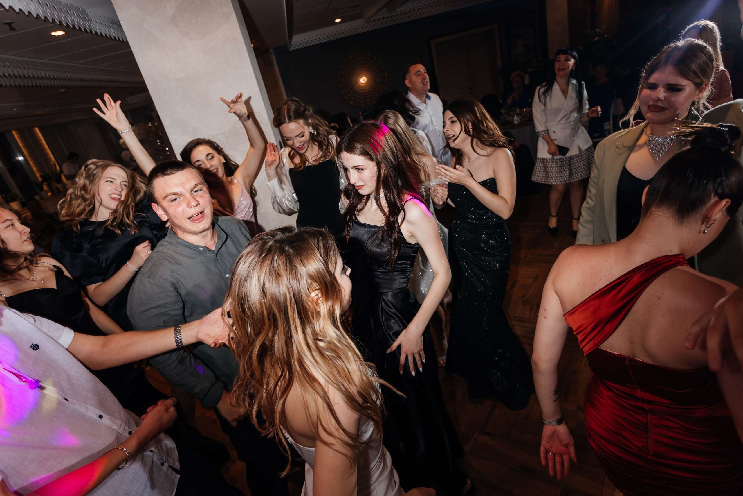 Выпускной 11 «А». Школа № 42. Свадебный фотограф в Краснодаре Николай Крауз