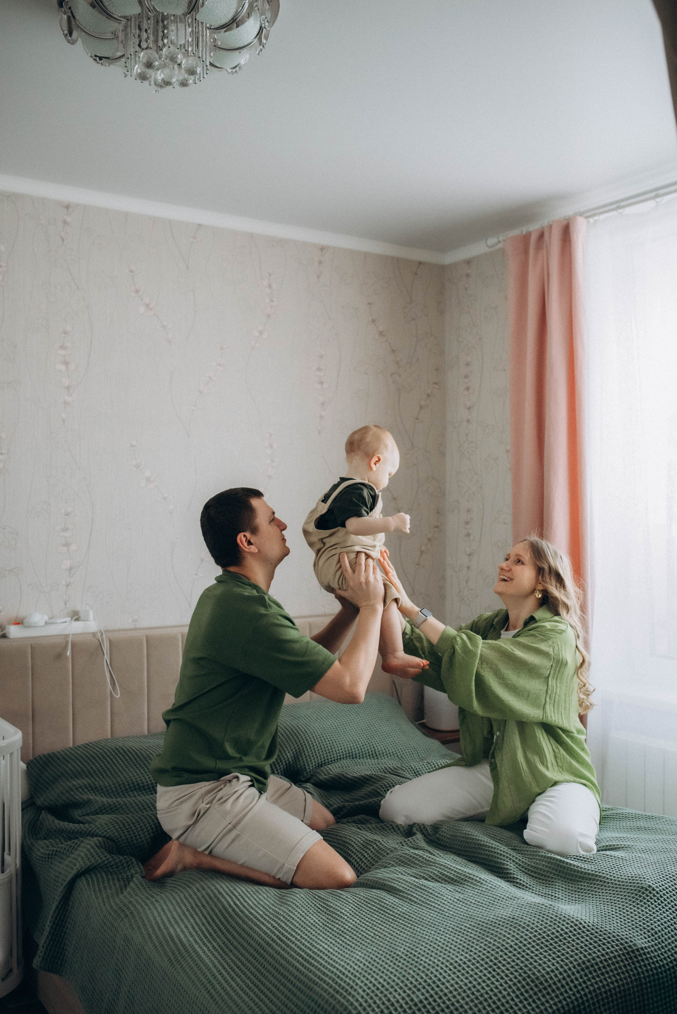 Семейная фотосессия ко дню рождения малыша. Семейный фотограф в Железнодорожном Масаева Елена