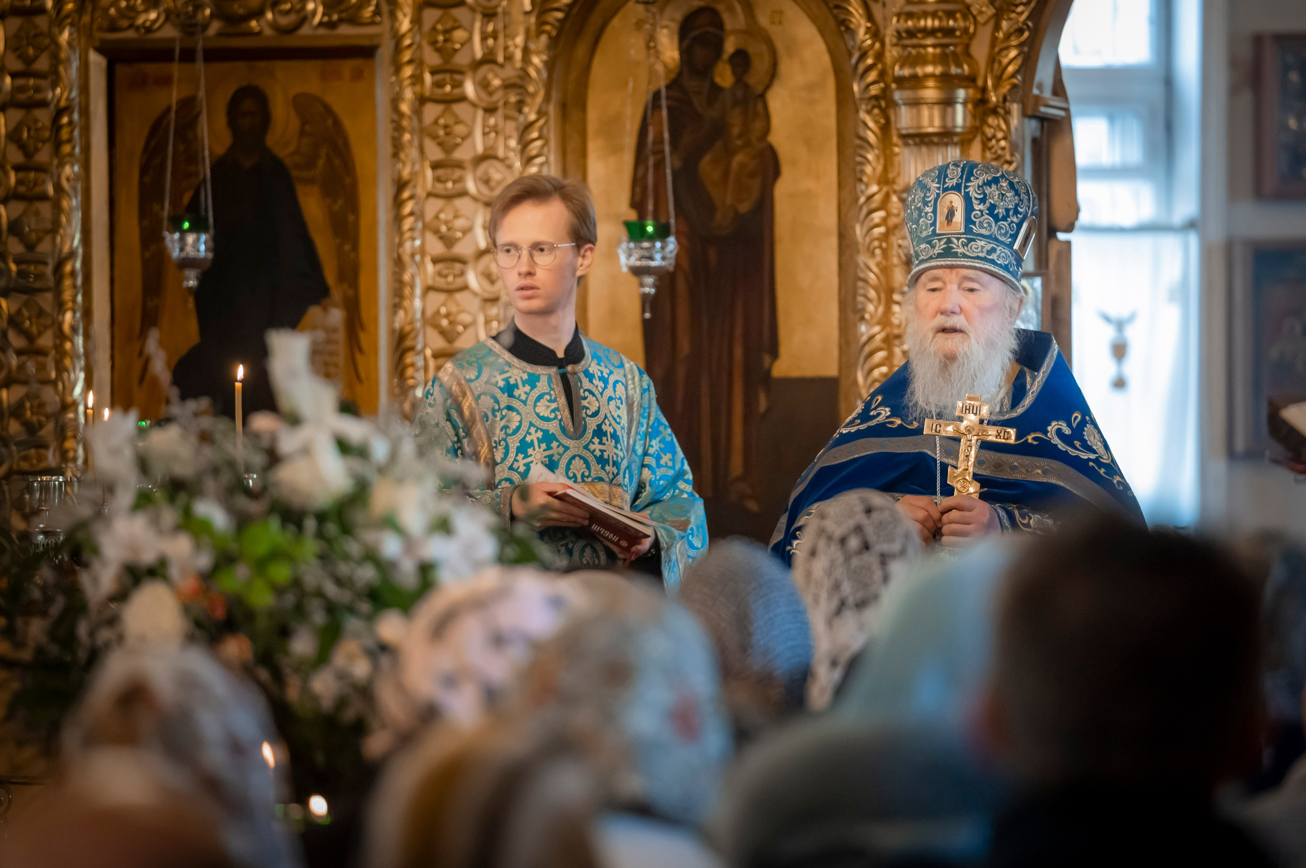 Богородский храм. Благовещение. Божественная Литургия. Антон и Татьяна Денисенко — В храме