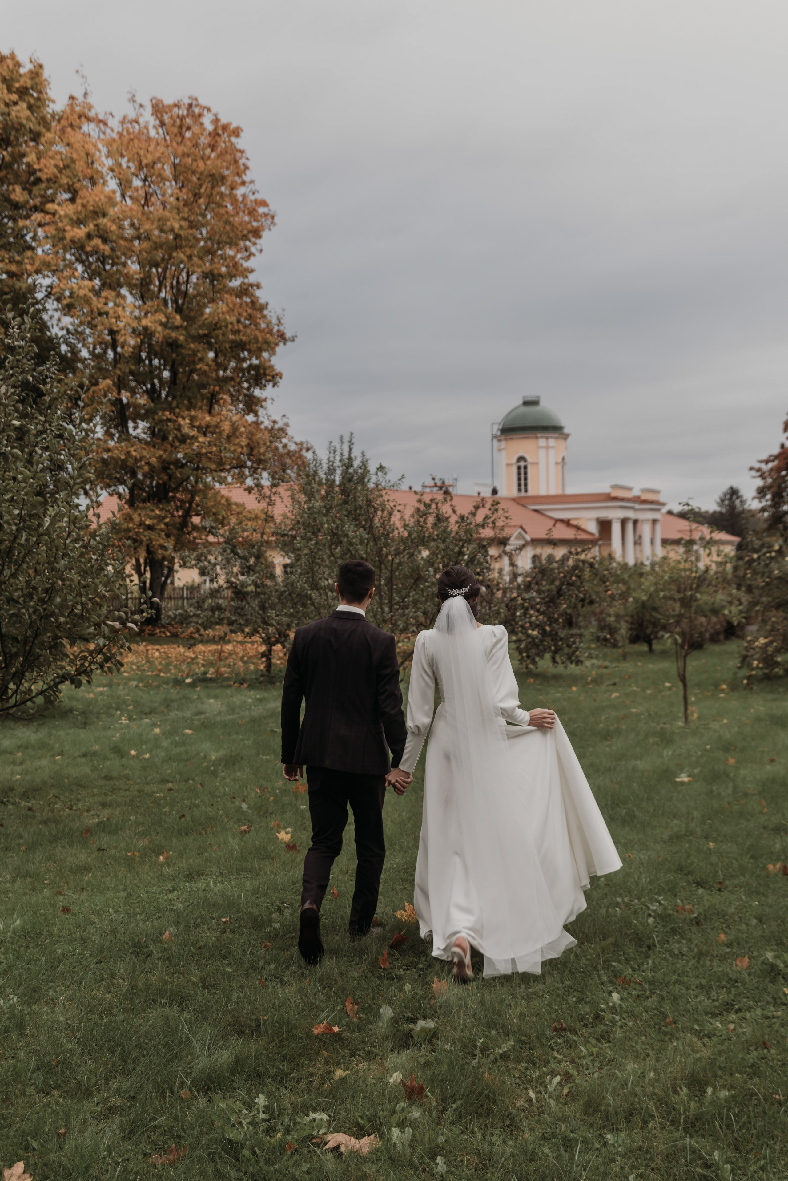 Свадебная фотосессия в Твери в красивой локации в замке в Московской области. Свадебный фотограф в Твери, Москве и Санкт-Петербурге Денисова Екатерина