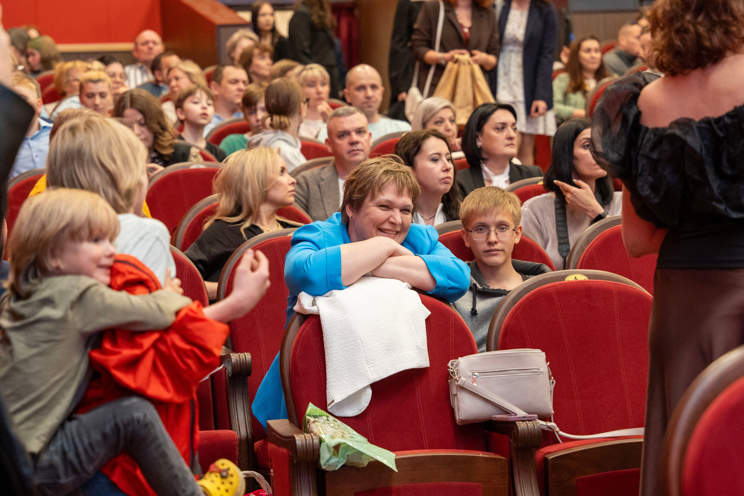 Выдача аттестатов 9 классы. Фотограф Юлия Попова