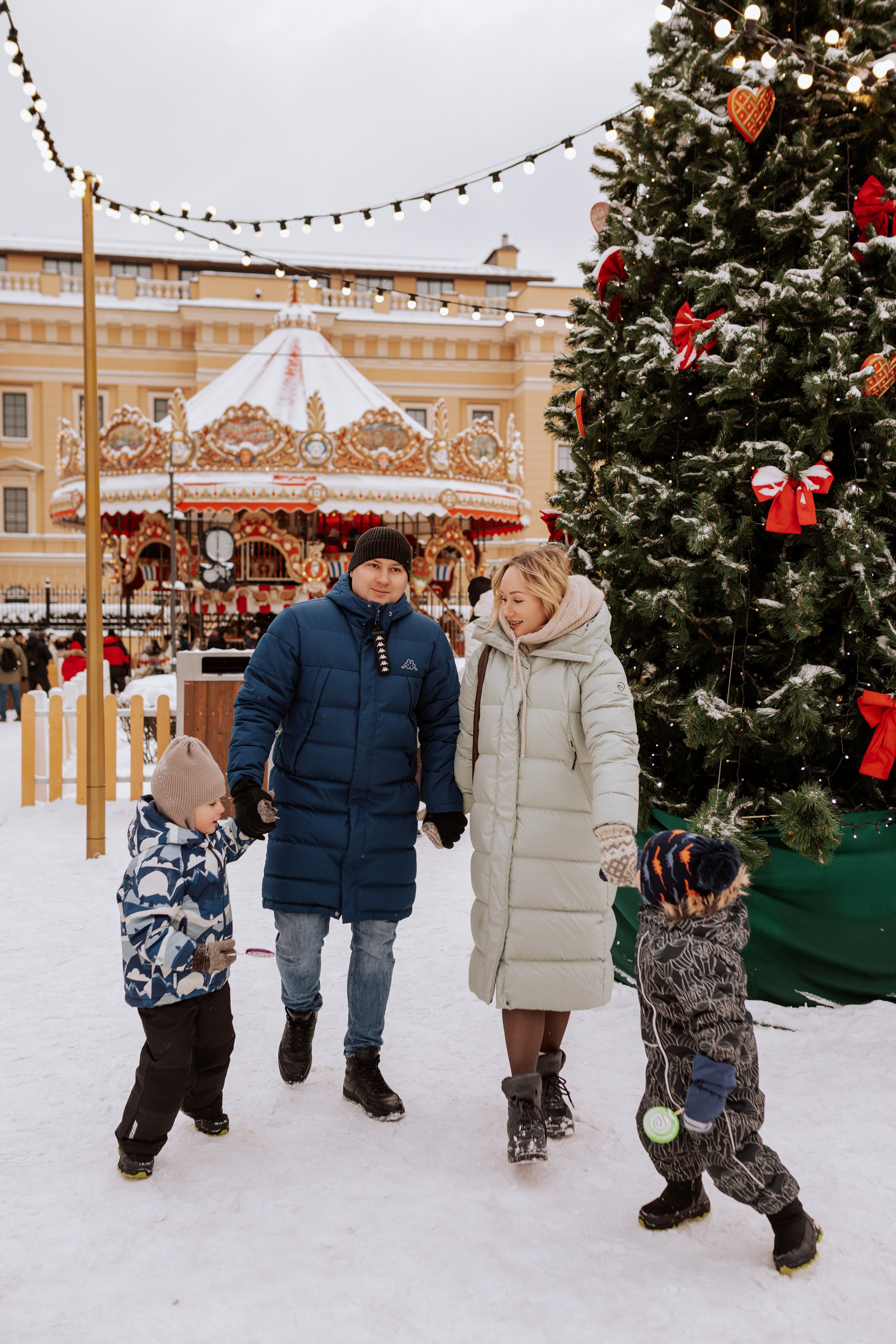Семейная, Манежная площадь