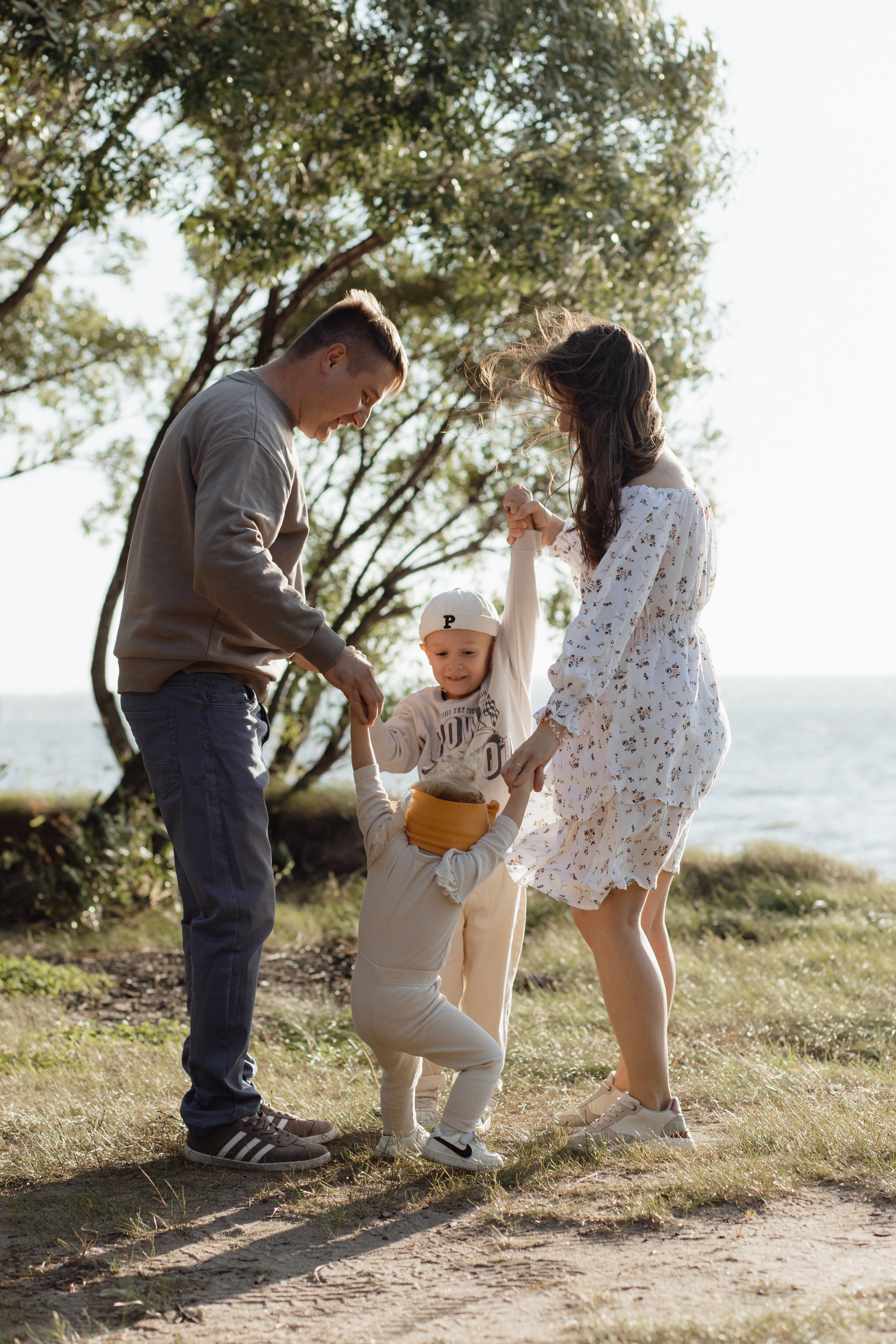 На берегу. Семейный и свадебный фотограф в Челябинске Мария Леонтьева