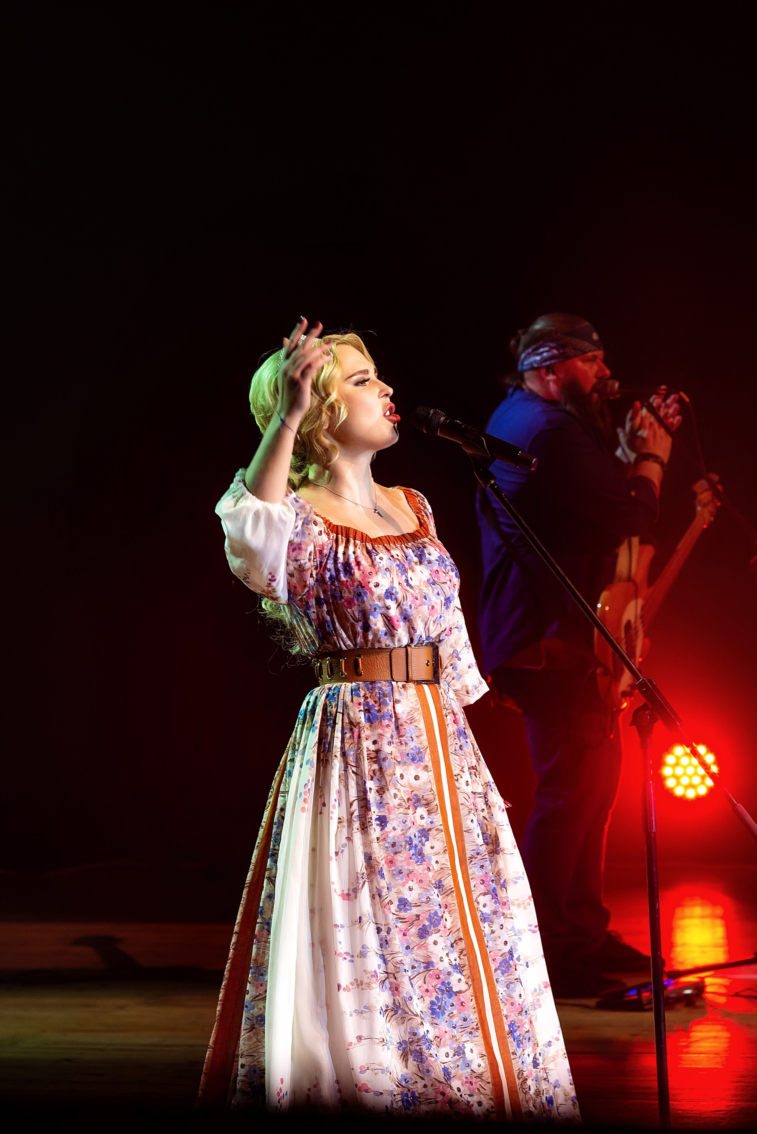 Концерт Пелагеи. Школьный, фэшн фотограф в Тюмени и в России Ирина Королева