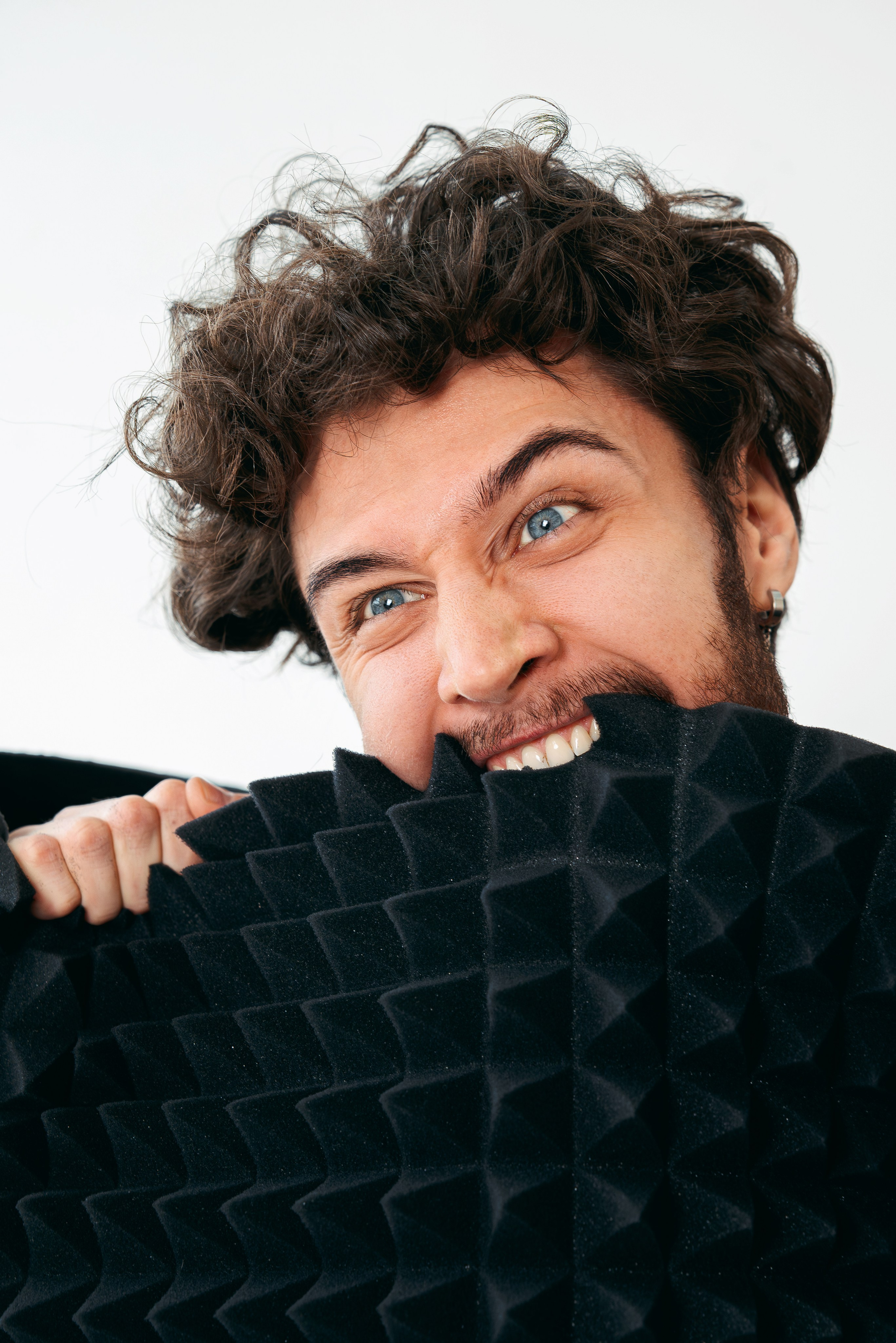 Вне зоны слышимости