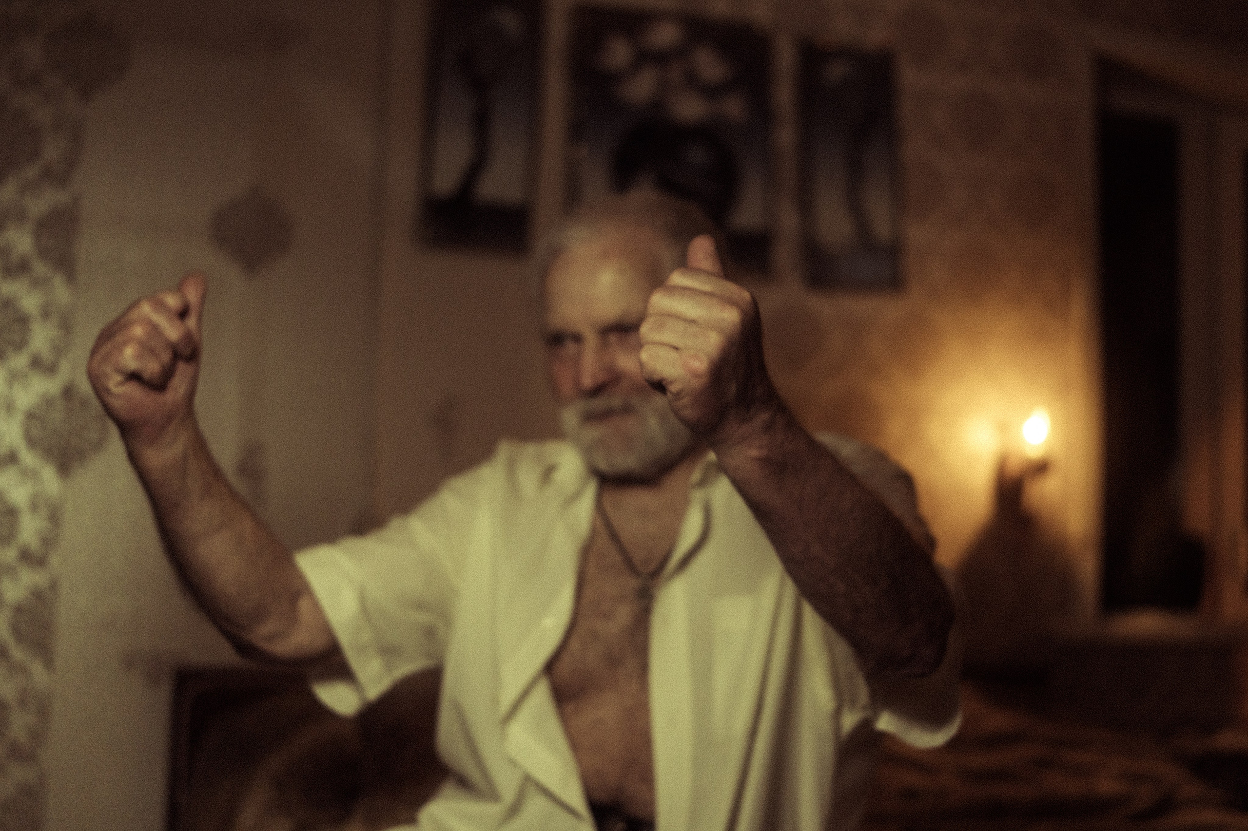 «Один в комнате». Фотограф в Смоленске Женя podmechayu (подмечаю)