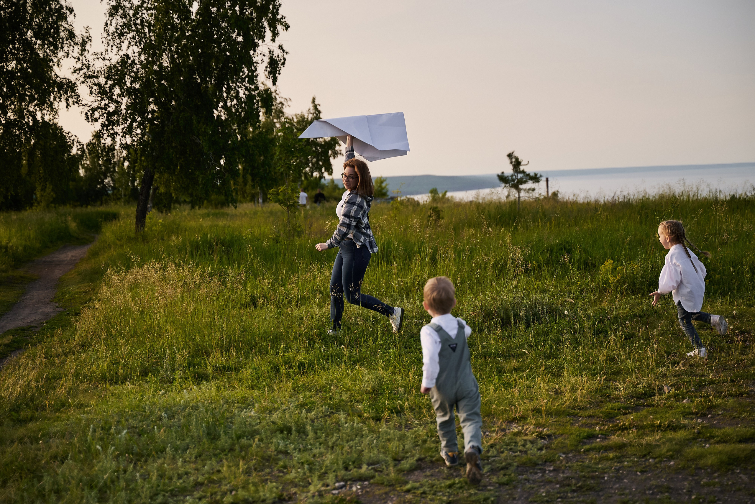 Летняя история. Бумажный самолёт. Детский и семейный фотограф Шемарова Ольга