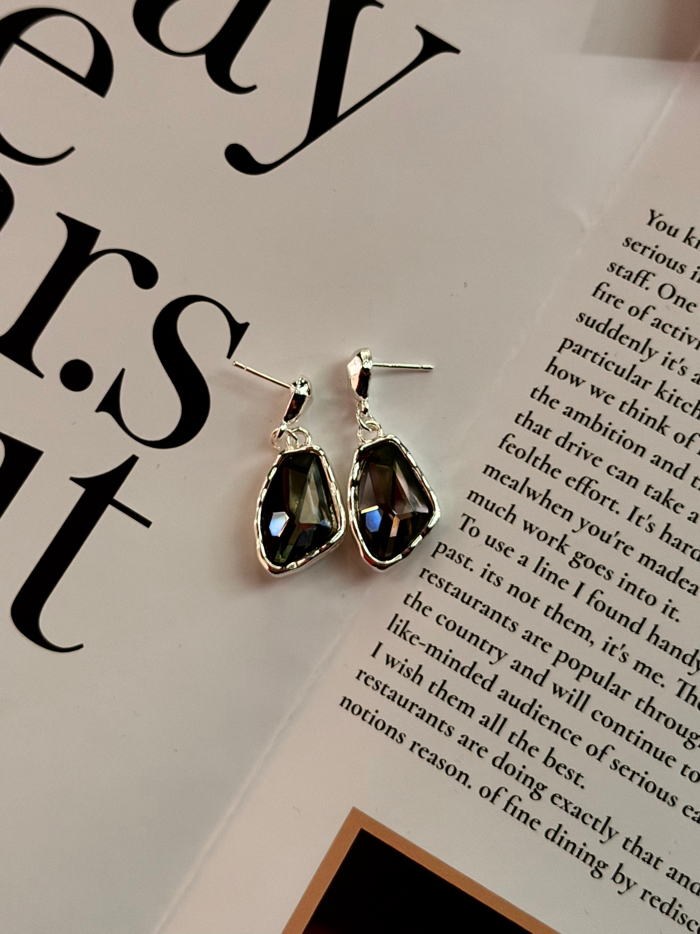 Украшения. Первая студия автопортрета в Донецке КЬЮ