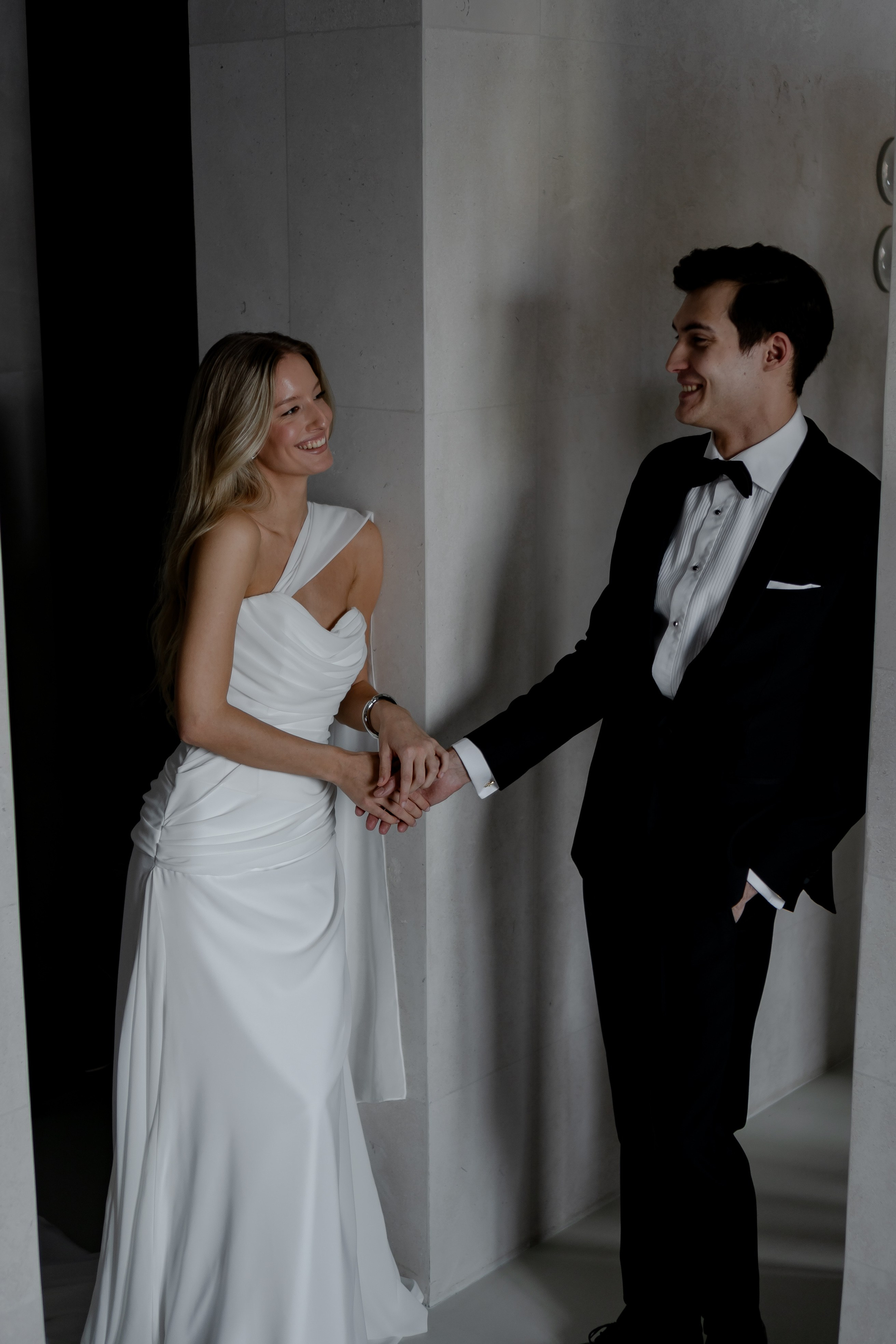 ЭЛЕГАНТНАЯ СВАДБЕНАЯ СЬЕМКА ЖЕНИХА И НЕВЕСТЫ В ДОРОГОМ ОТЕЛЕ САНКТ-ПЕТЕРБУРГА. Профессиональный фотограф, Санкт-Петербург — Виктория Богомолова