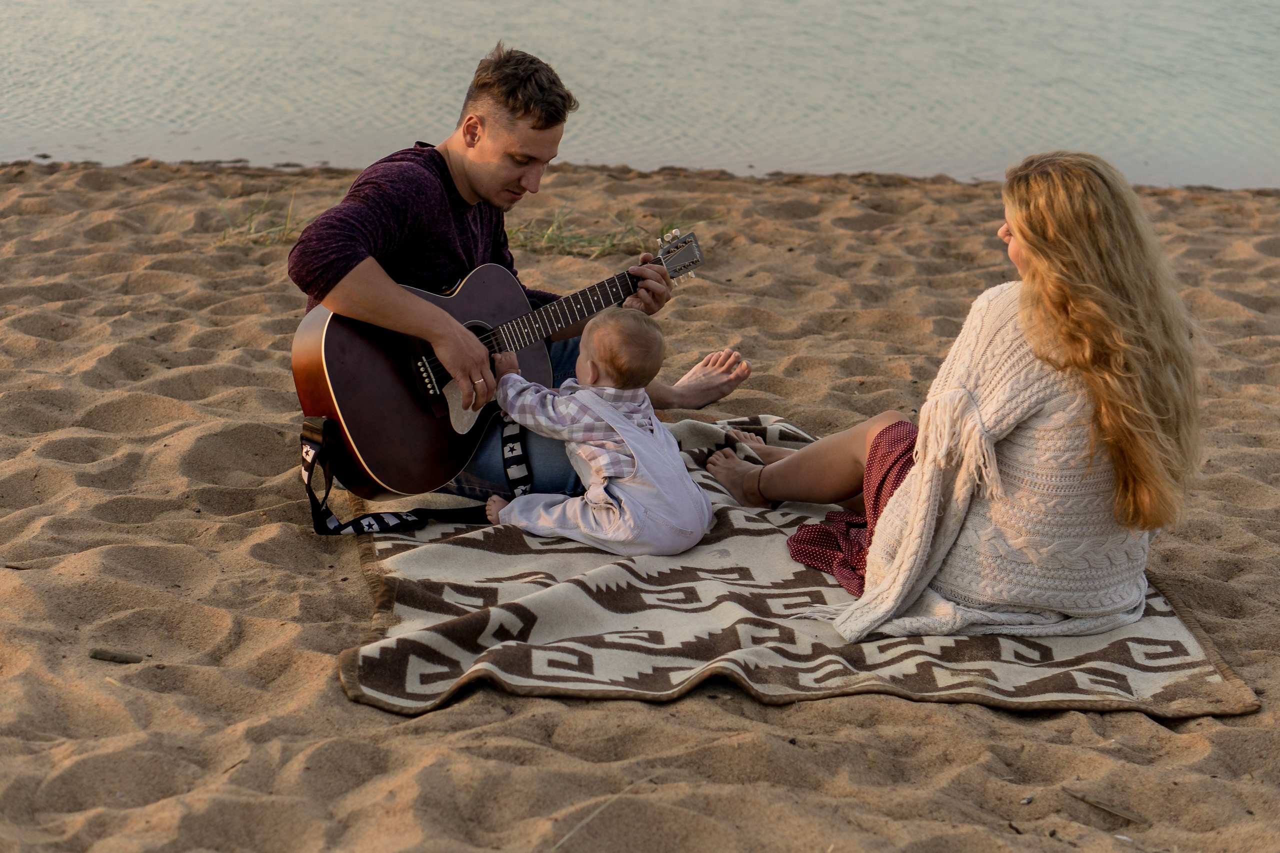 Стефан с родителями на заливе. Фотограф Ольга Игорева