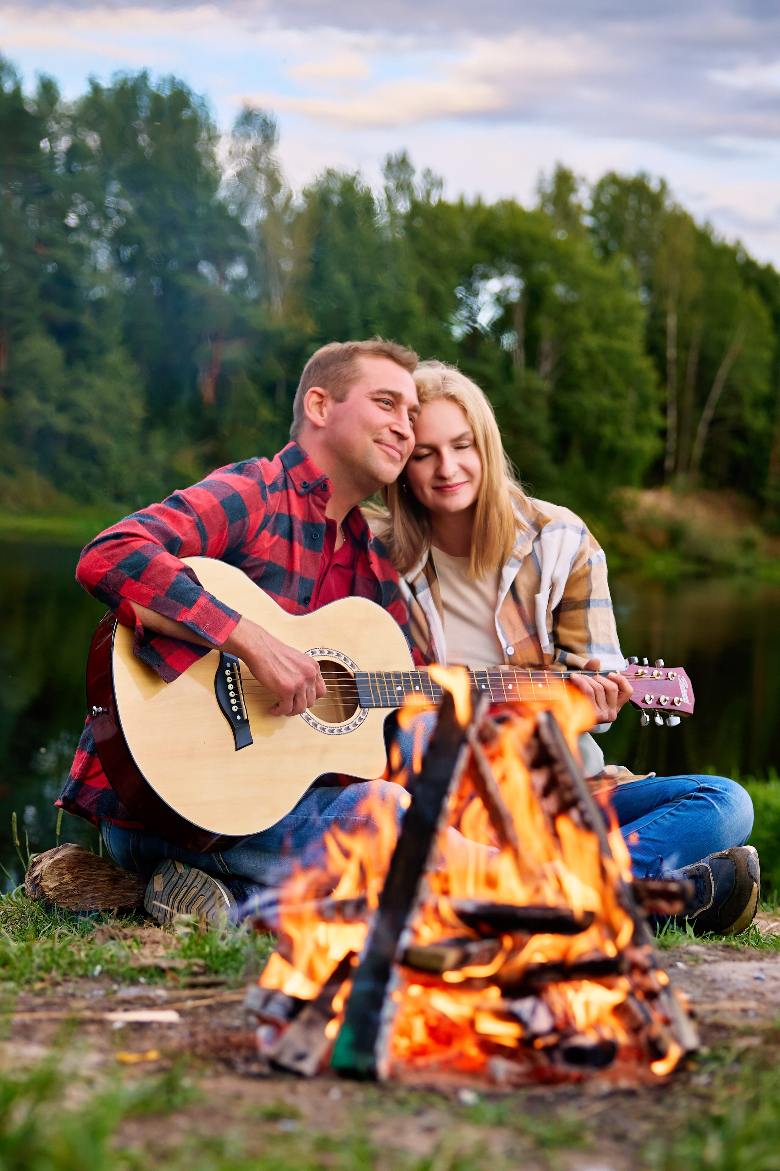 Лав-стори. У костра. Алексей и Евгения. Фотограф Люся Воробьева