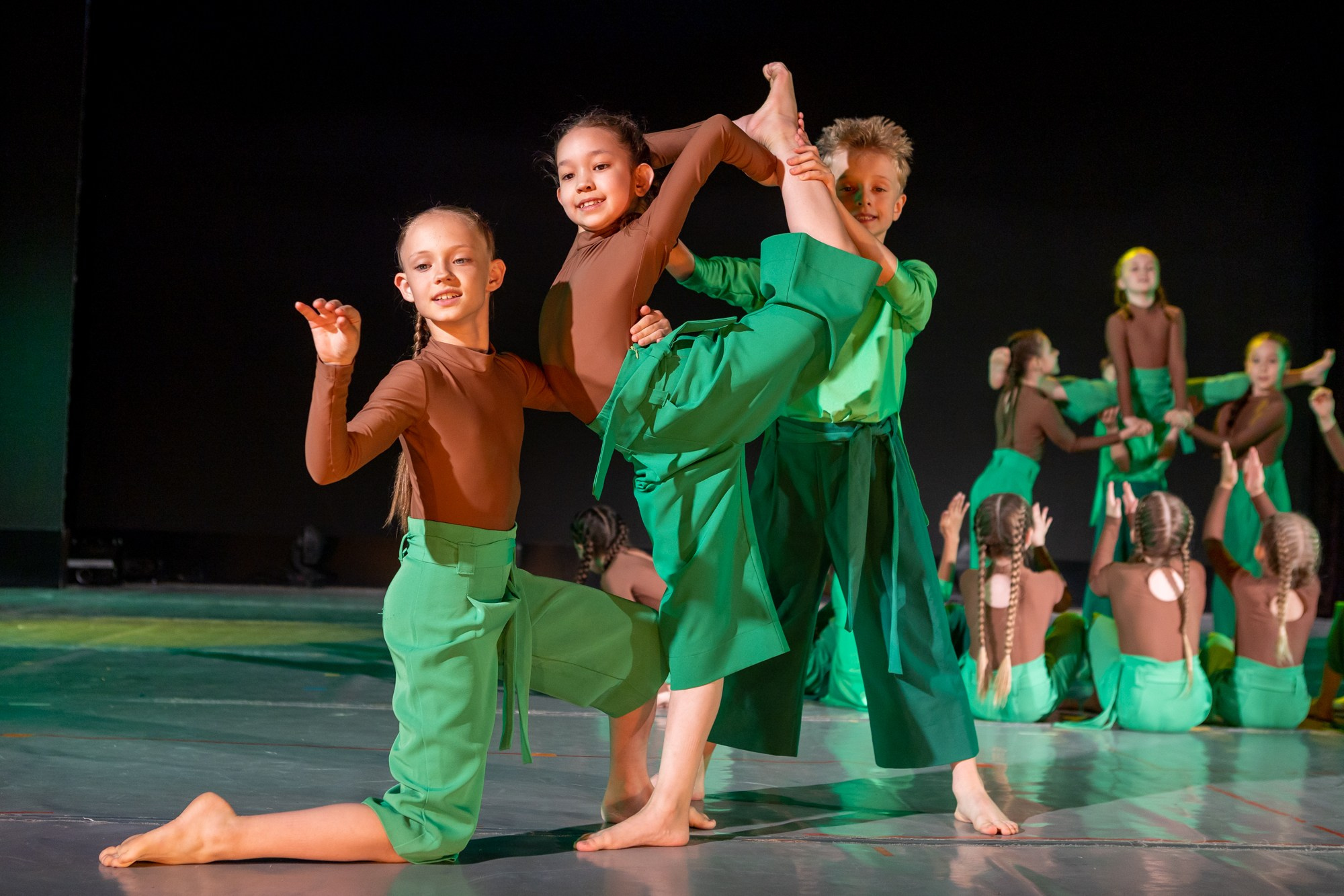 Отчетный концерт Заслуженного коллектива РФ «Жемчужинка» в Оренбурге, ДК «Россия», 2025 г. Фотограф в Оренбурге. Профессиональный фотограф