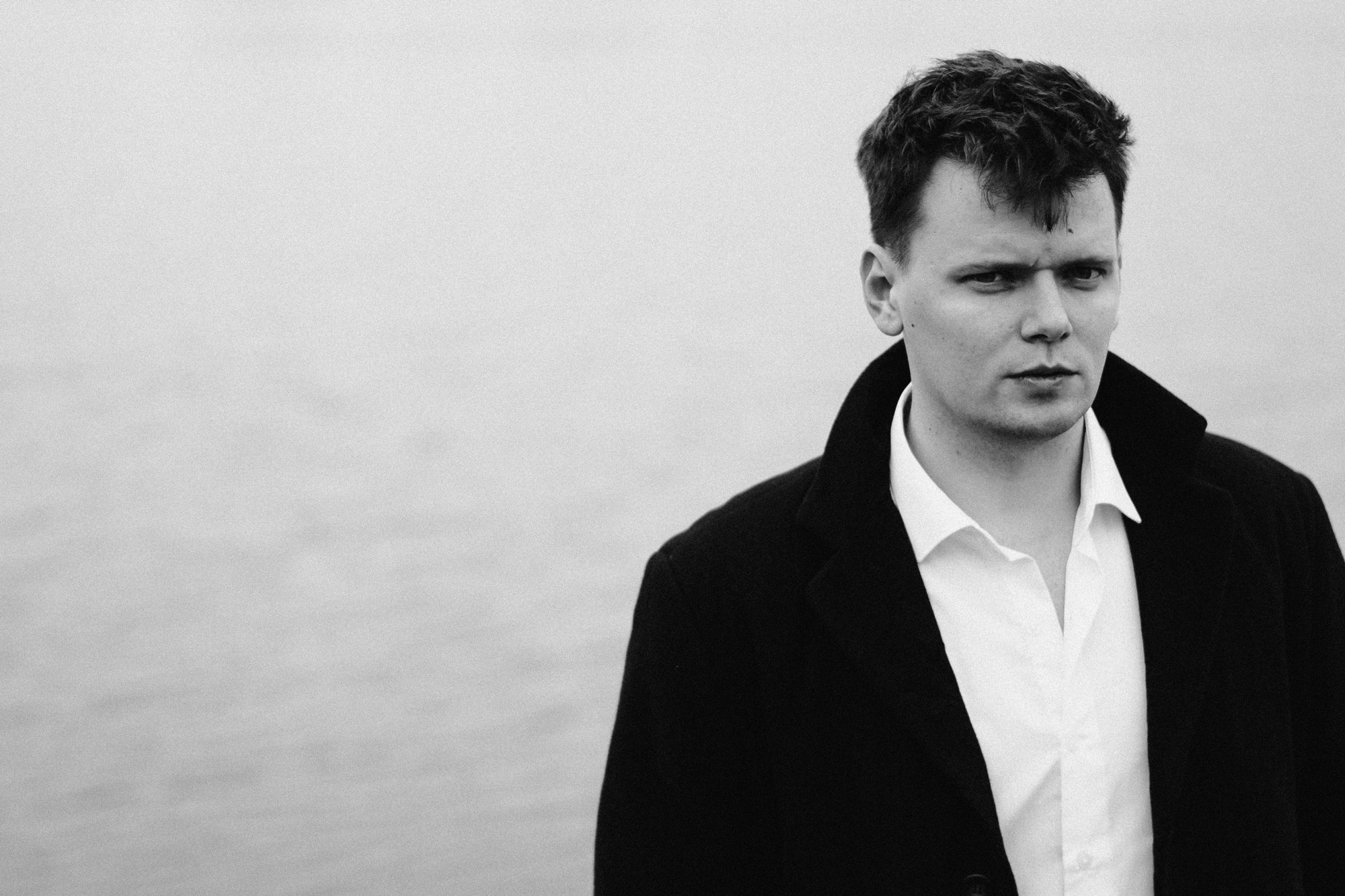 Мужская портретная фотосессия в Гагаринском парке Тюмени | Фотограф Дарья Мустафина. Портретный фотограф Тюмень Дарья Мустафина