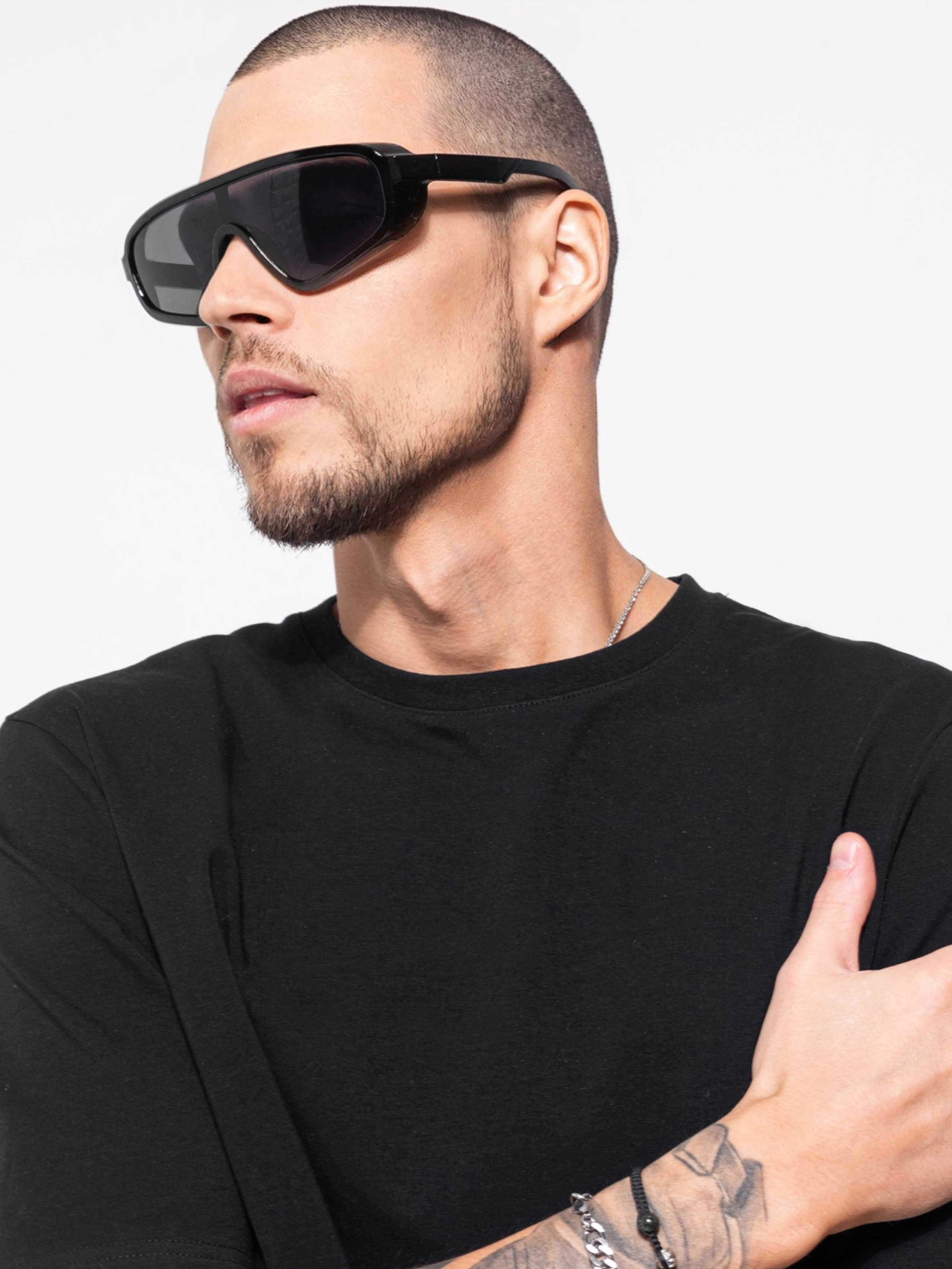 Егор Н. - модель мужчина для маркетплейсов. ТМ Продакшн — Съемка для маркетплейсов в Москве