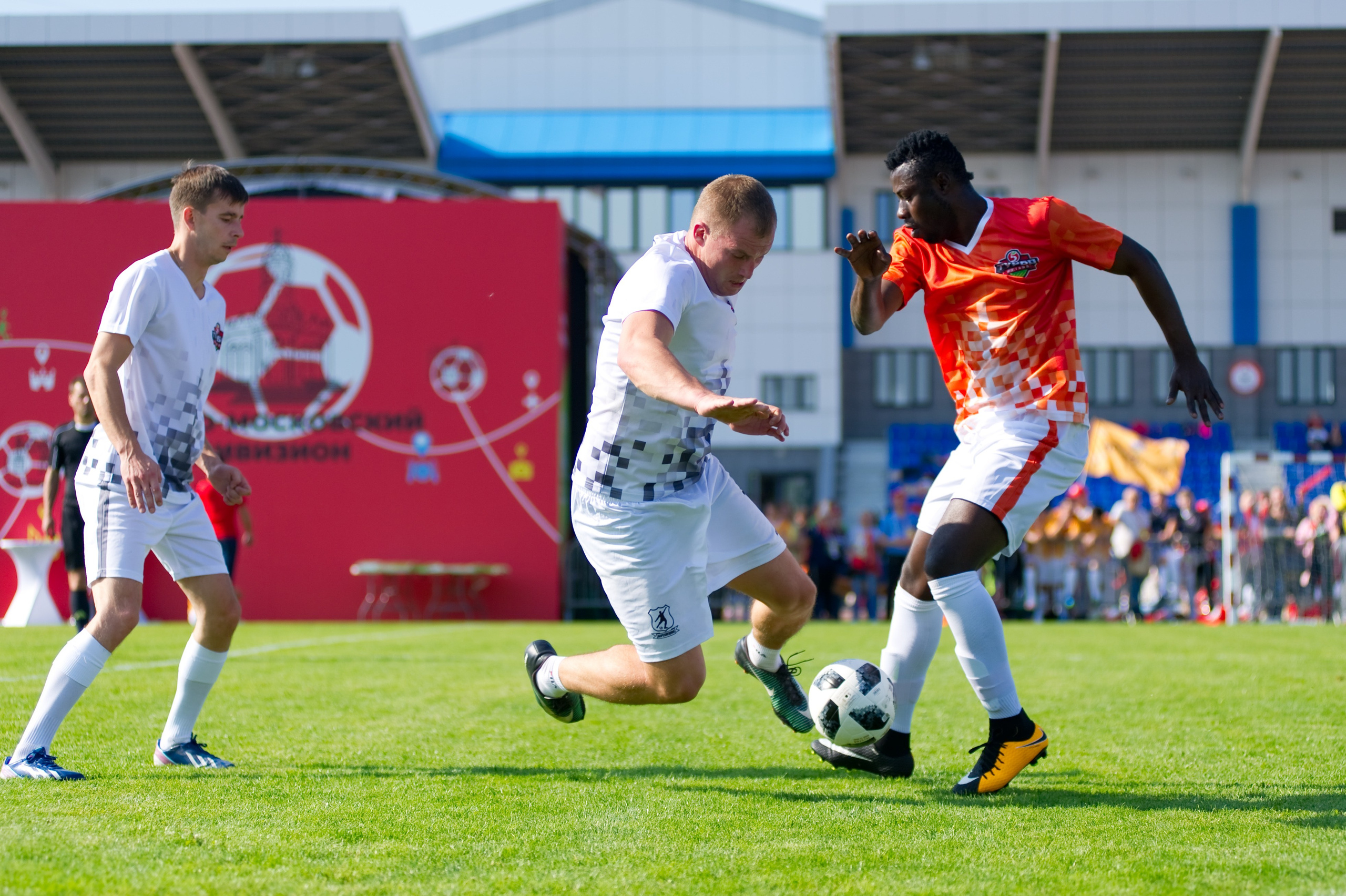 Турбофутбол (корпоративное соревнование «Пятерочки»). Репортажный фотограф и видеограф Слава Думчев. Тимбилдинги, отчетники, корпоративы