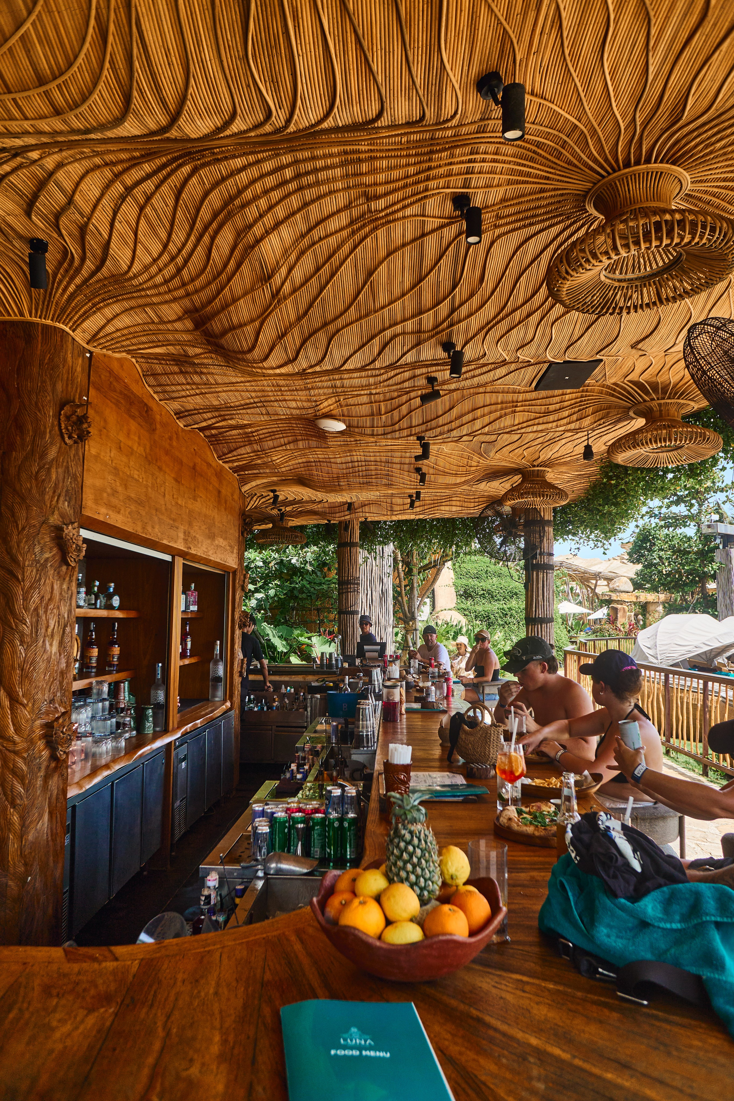 NuanuResort. See the moment and catche. commercial and reportage