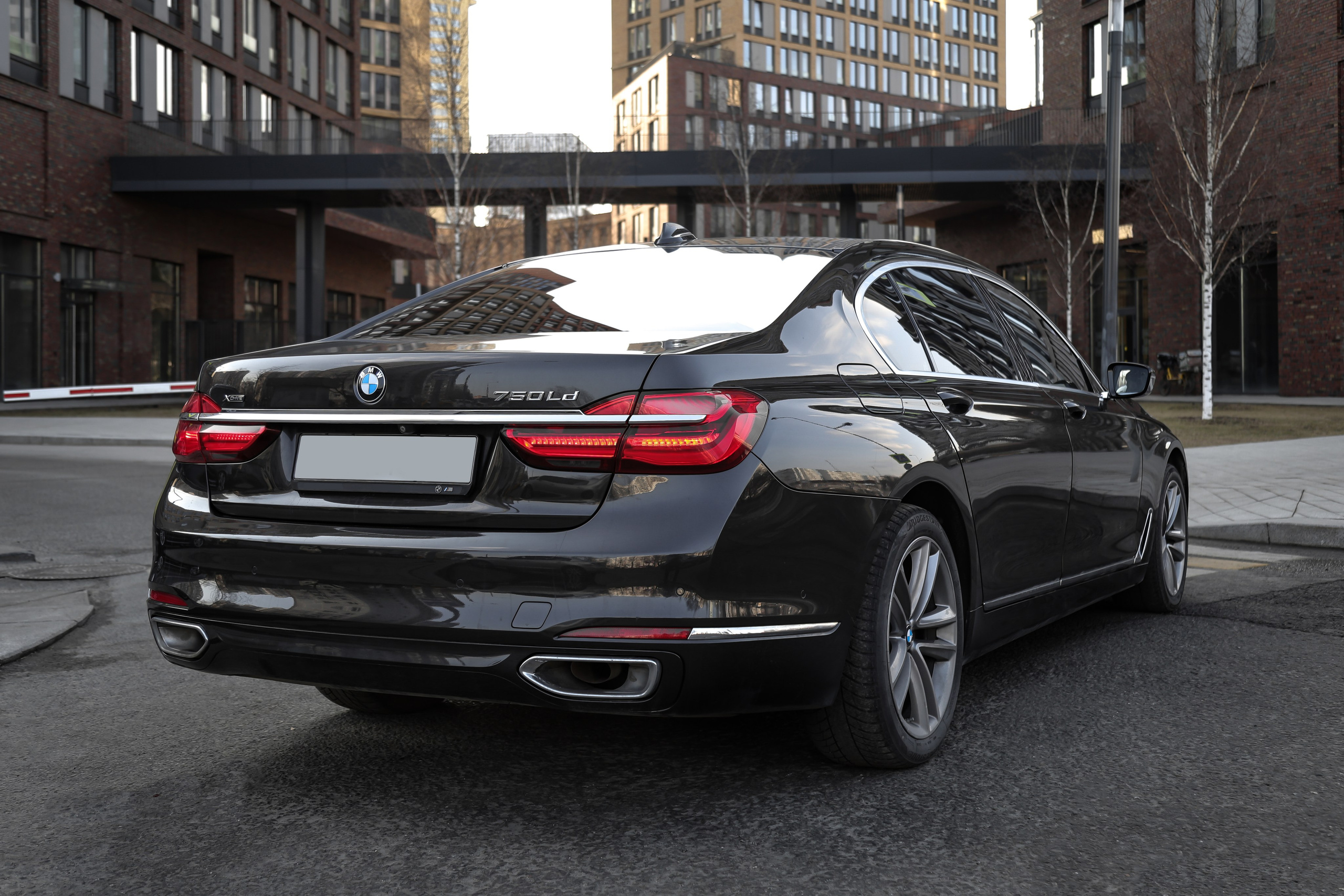 2017 BMW 750 Ld XDrive. Mixturecaptures