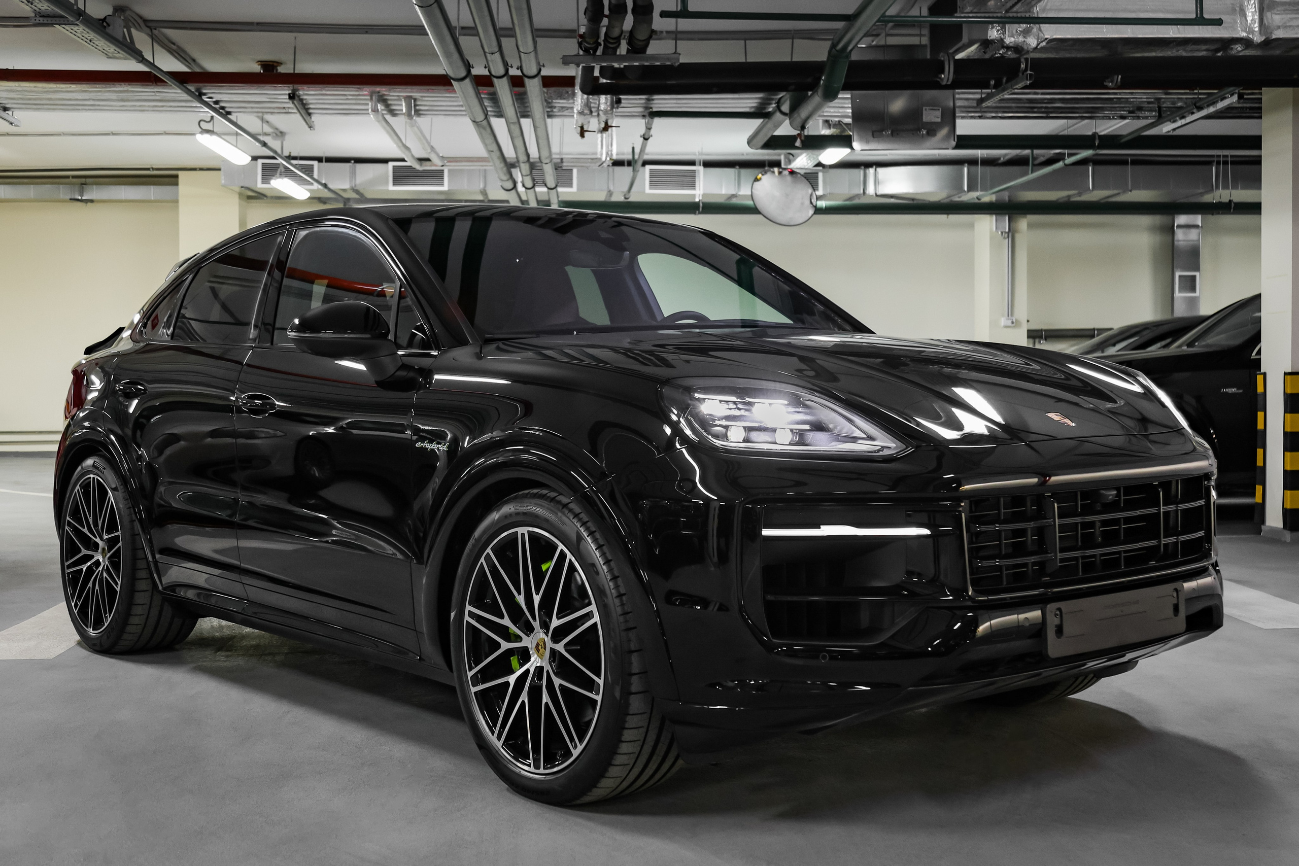2025 PORSCHE CAYENNE COUPE E-Hybrid $185,000 NEW from EUROPE. Mixturecaptures