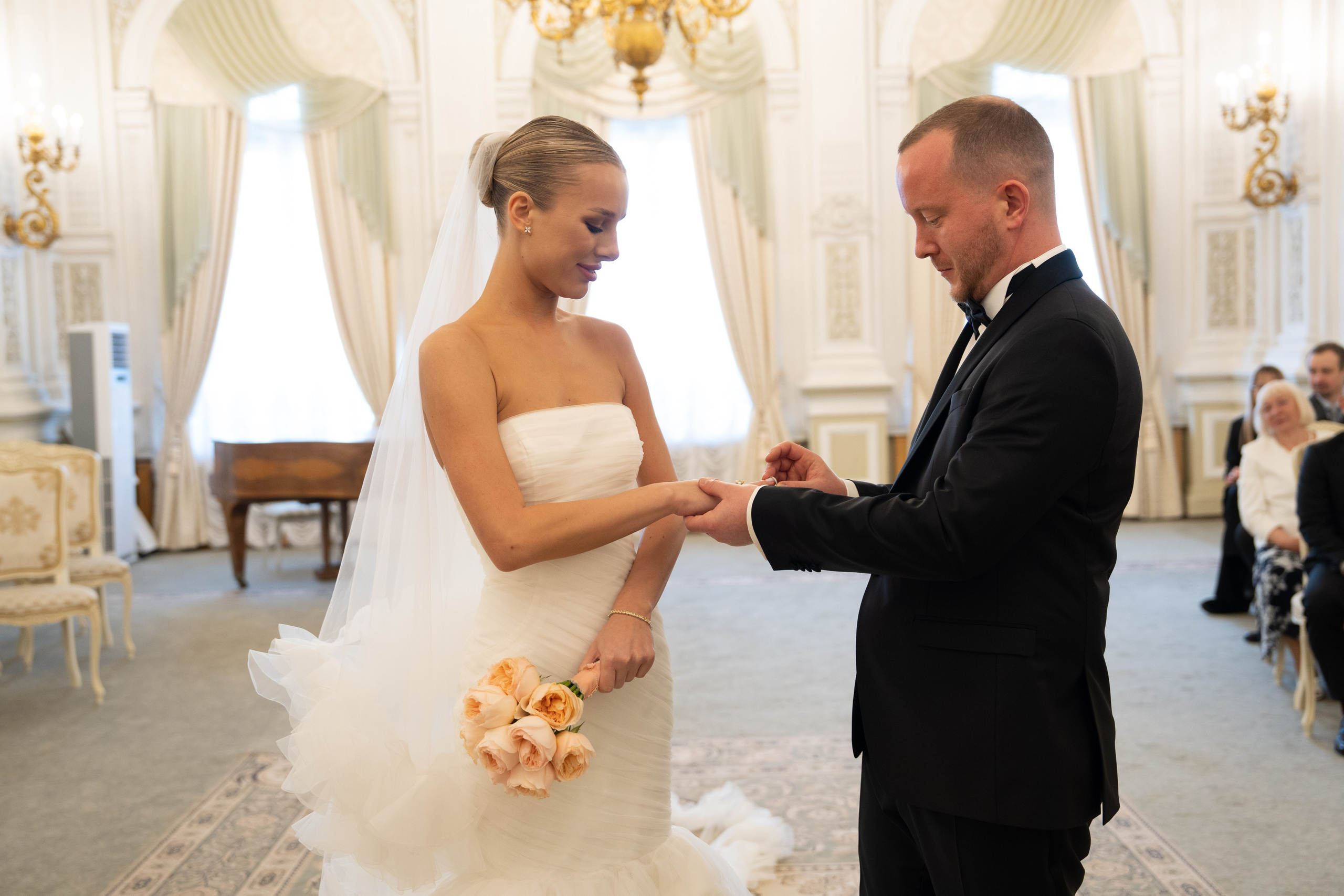 Анна Сергей. Камерная свадьба в Фосизонс в стиле неоклассика. Свадебный фотограф организатор в Санкт-Петербурге Ассоль Опарина