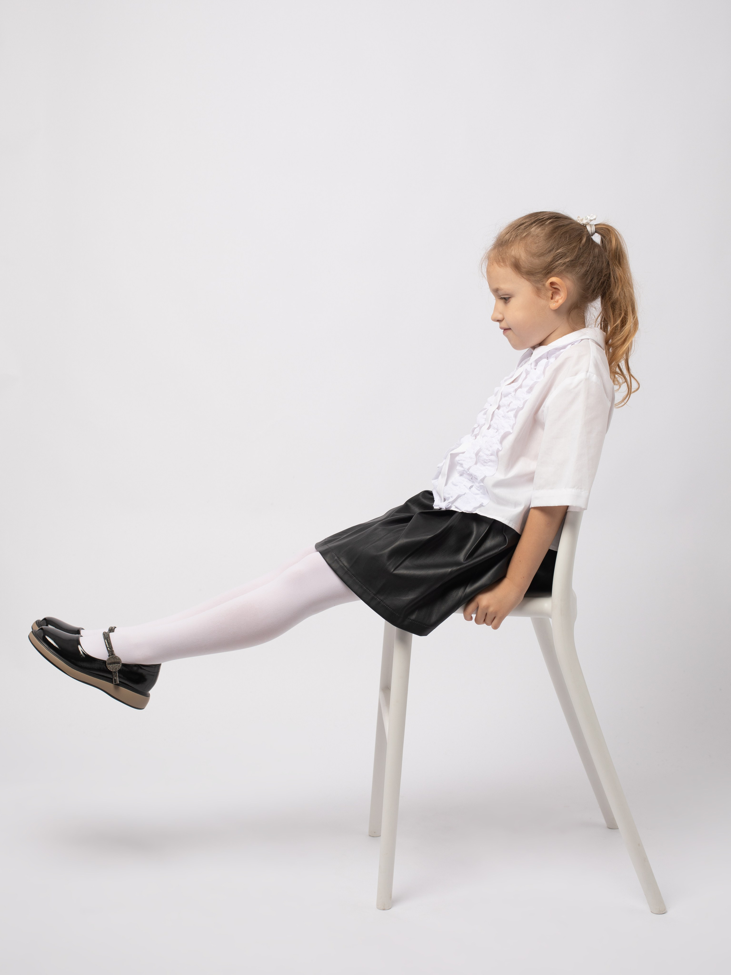 Школьные туфли. Фотостудия предметной и модельной съёмки для маркетплейсов